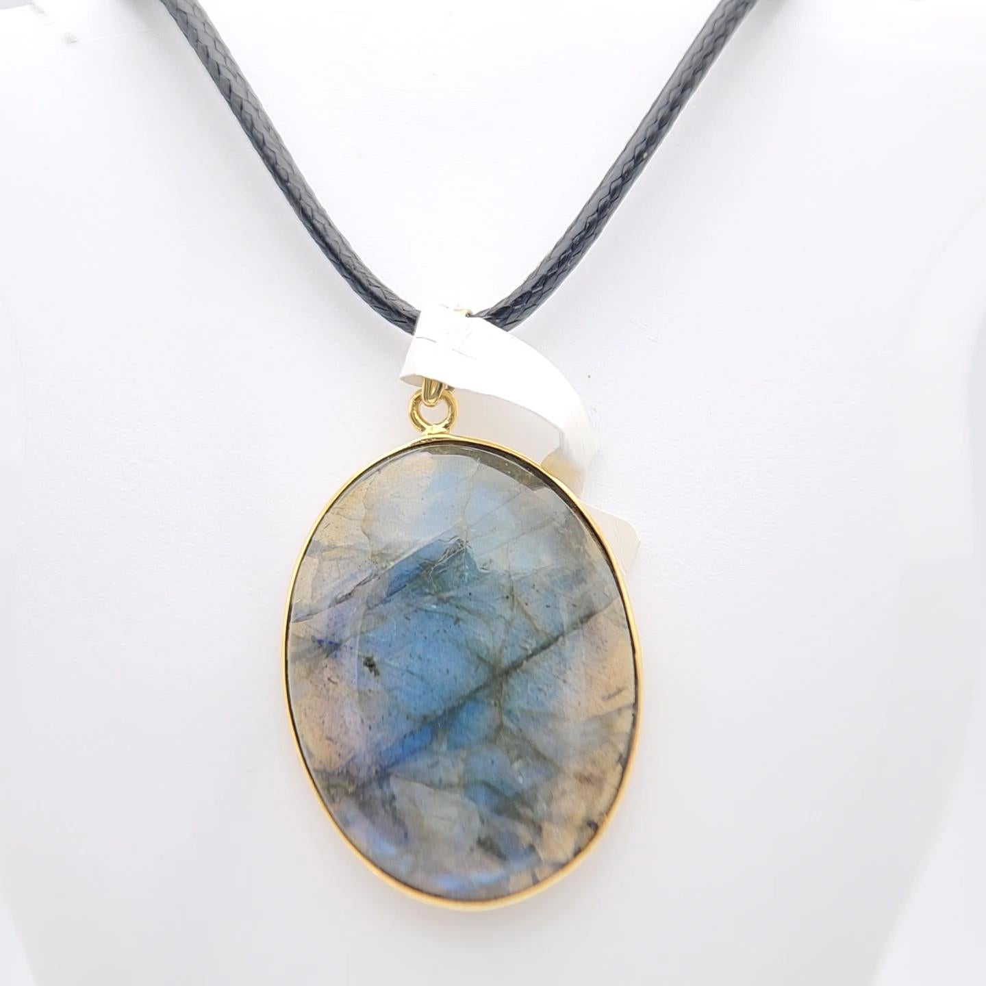 Arts and Crafts Pendentif en argent sterling plaqué or jaune avec labradorite naturelle en vente