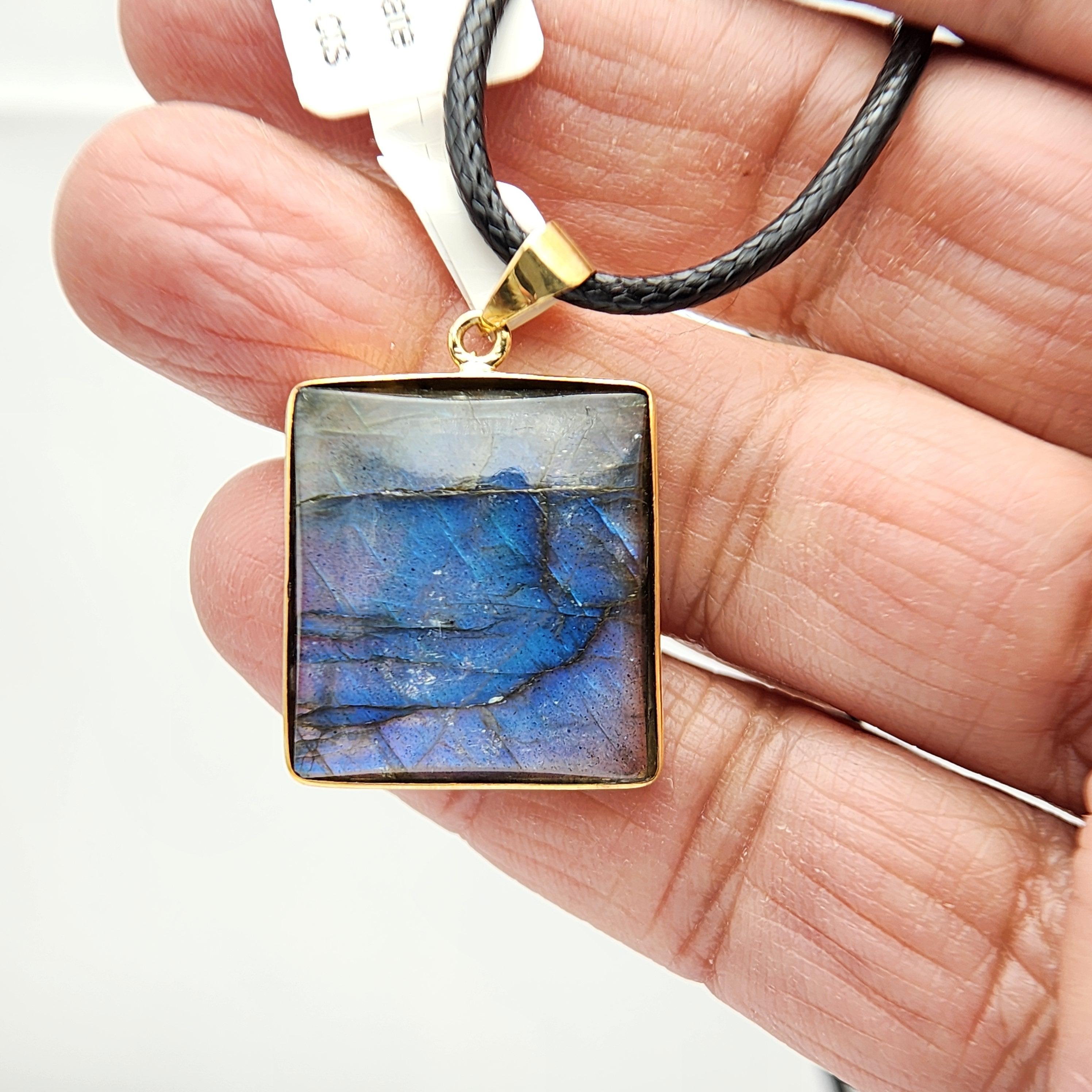 Quadrato Ciondolo con pietra di labradorite naturale in argento 925 placcato in oro giallo in vendita