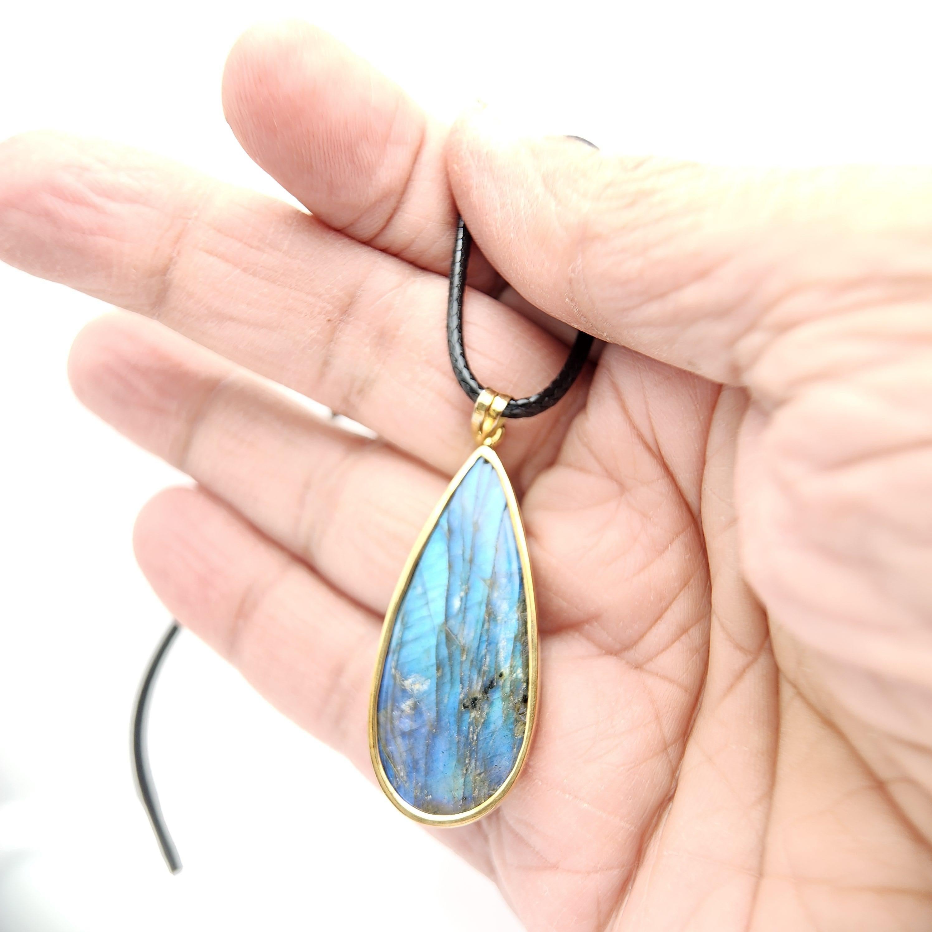 Taglio a goccia Ciondolo con pietra di labradorite naturale in argento 925 placcato in oro giallo in vendita