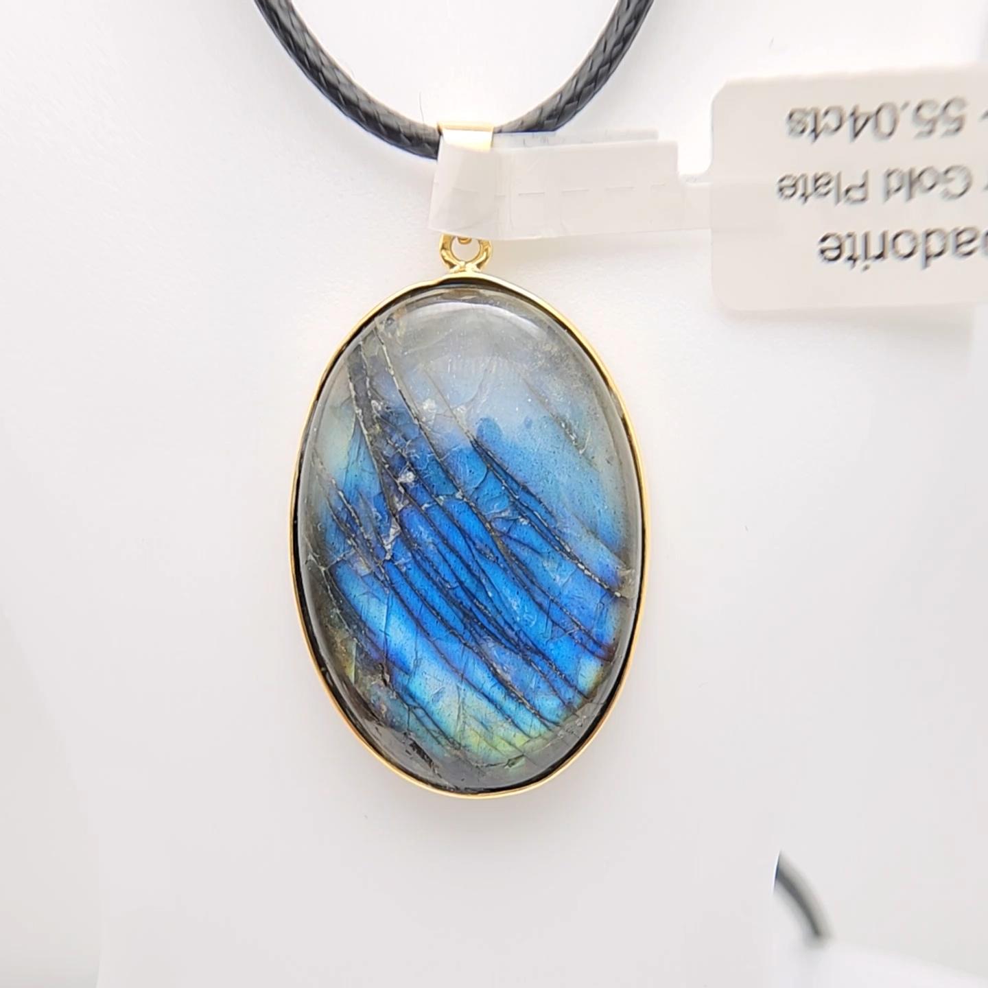 Ciondolo con pietra di labradorite naturale in argento 925 placcato in oro giallo In condizioni Nuovo in vendita a Brooklyn, NY