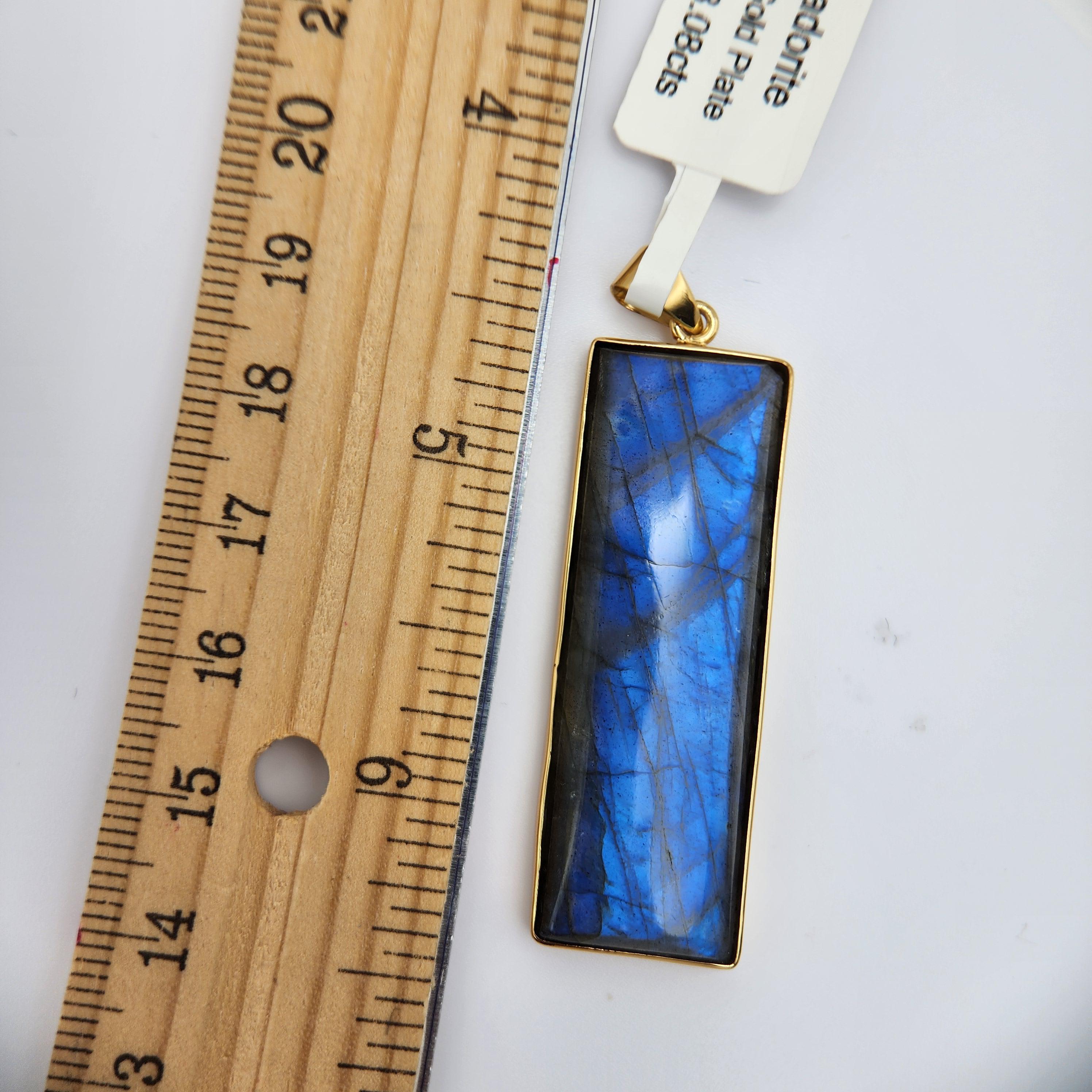 Ciondolo con pietra di labradorite naturale in argento 925 placcato in oro giallo In condizioni Nuovo in vendita a Brooklyn, NY