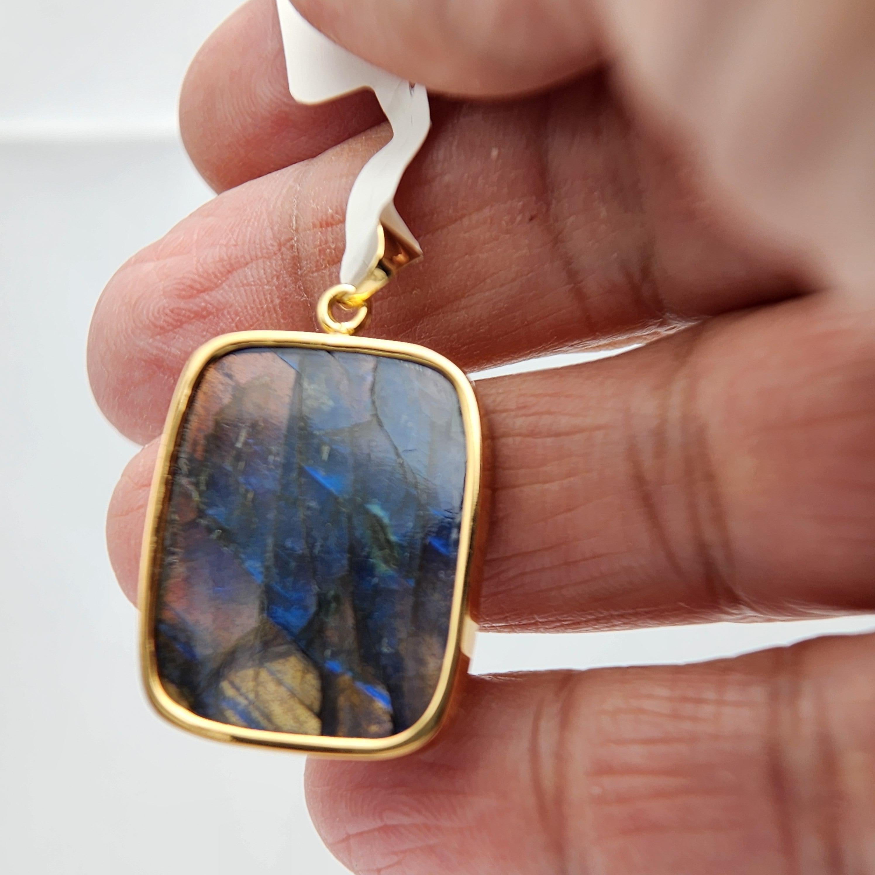 Pendentif en argent sterling plaqué or jaune avec labradorite naturelle Neuf - En vente à Brooklyn, NY