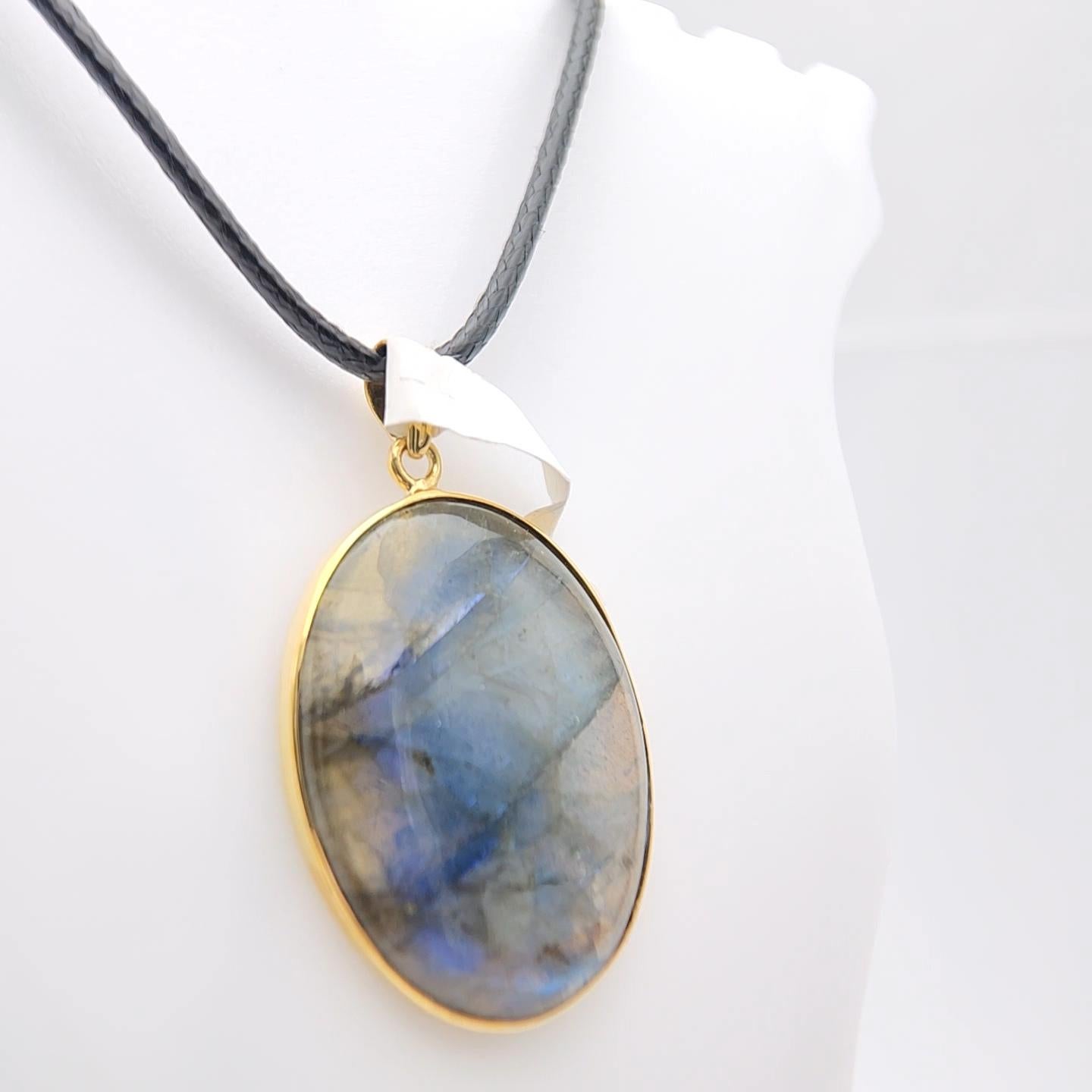 Pendentif en argent sterling plaqué or jaune avec labradorite naturelle en vente 1