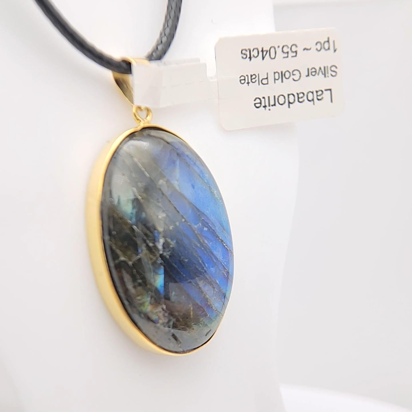 Ciondolo con pietra di labradorite naturale in argento 925 placcato in oro giallo in vendita 1