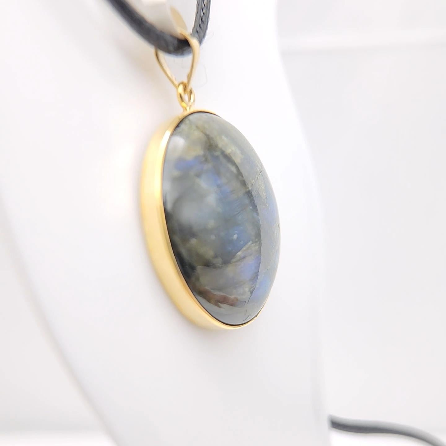 Ciondolo con pietra di labradorite naturale in argento 925 placcato in oro giallo in vendita 2