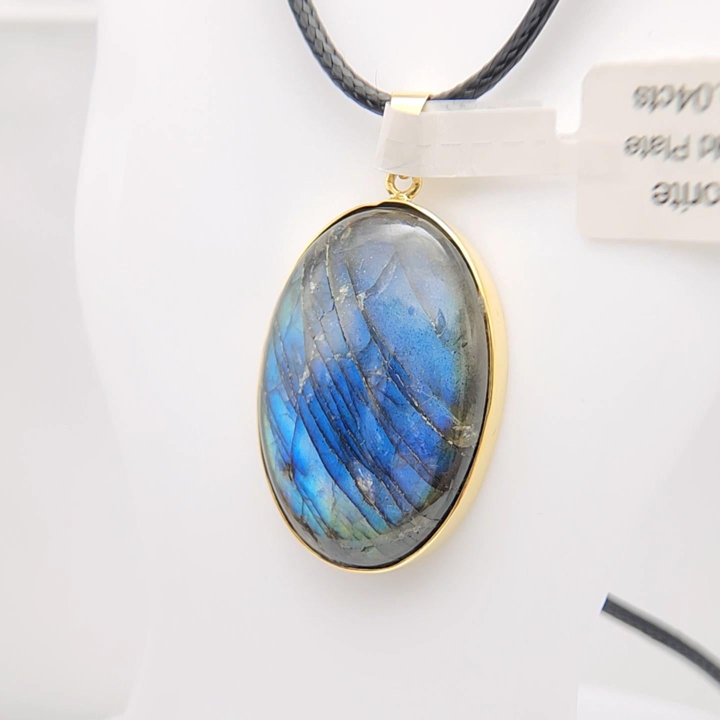 Ciondolo con pietra di labradorite naturale in argento 925 placcato in oro giallo in vendita 2