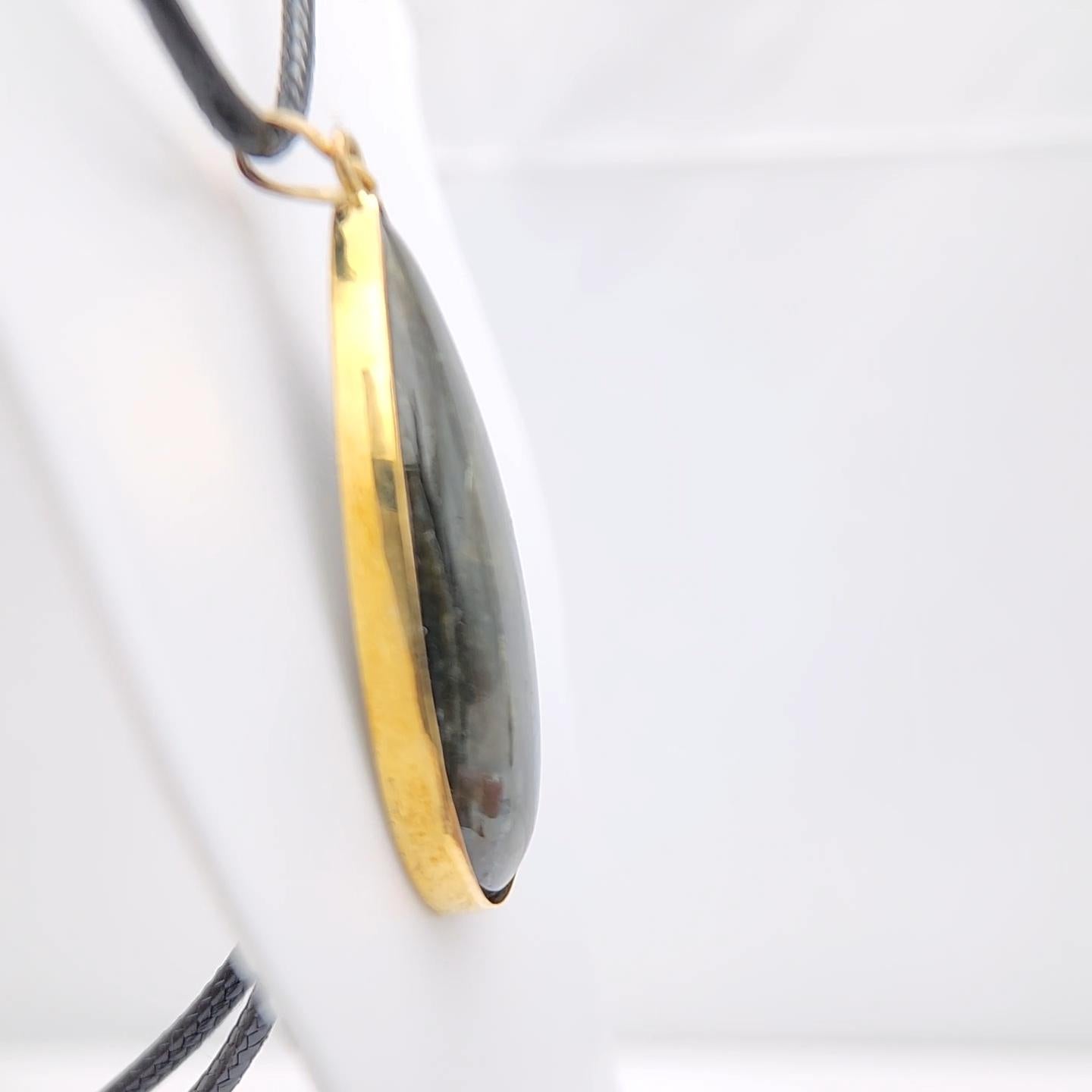 Ciondolo con pietra di labradorite naturale in argento 925 placcato in oro giallo in vendita 2