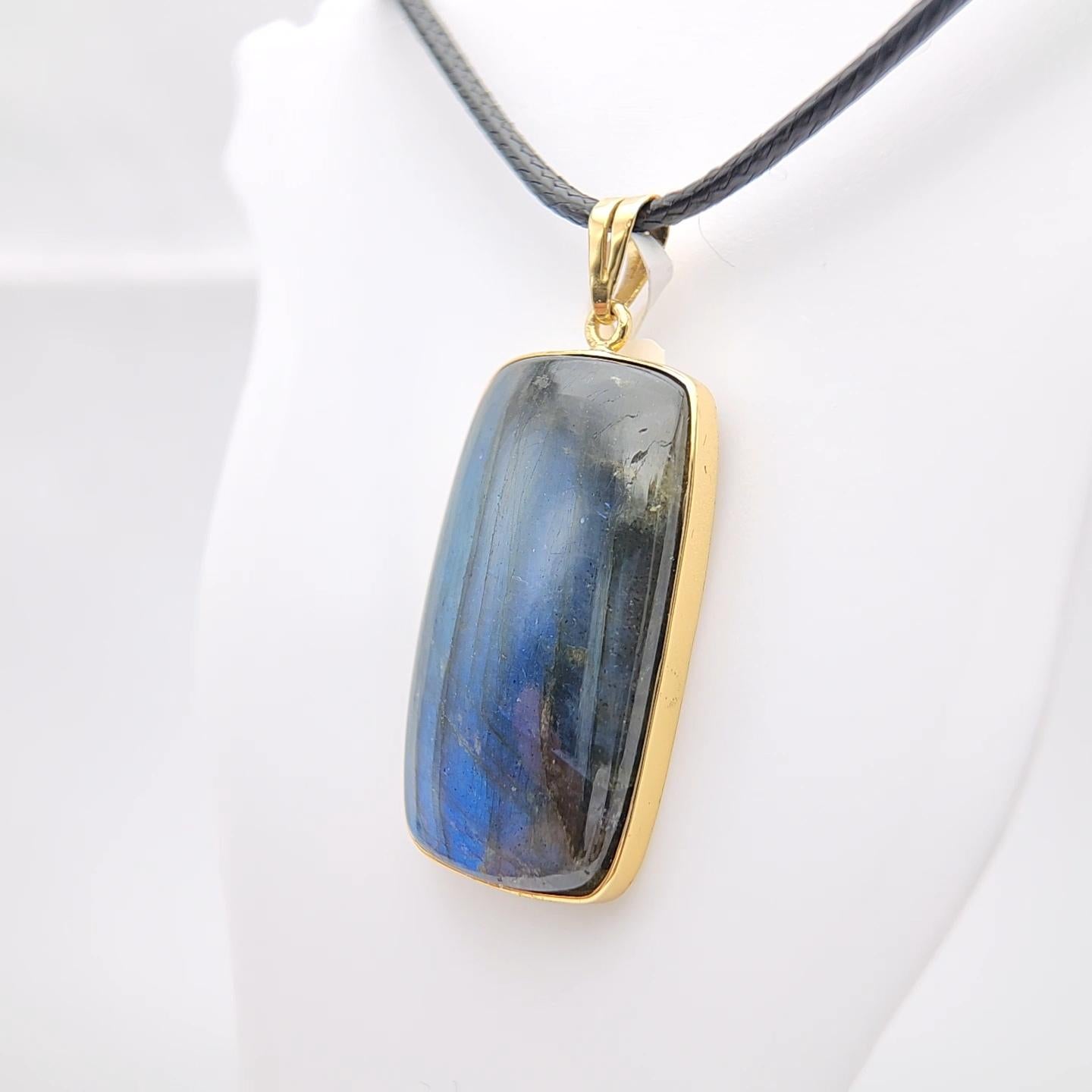 Ciondolo con pietra di labradorite naturale in argento 925 placcato in oro giallo in vendita 3