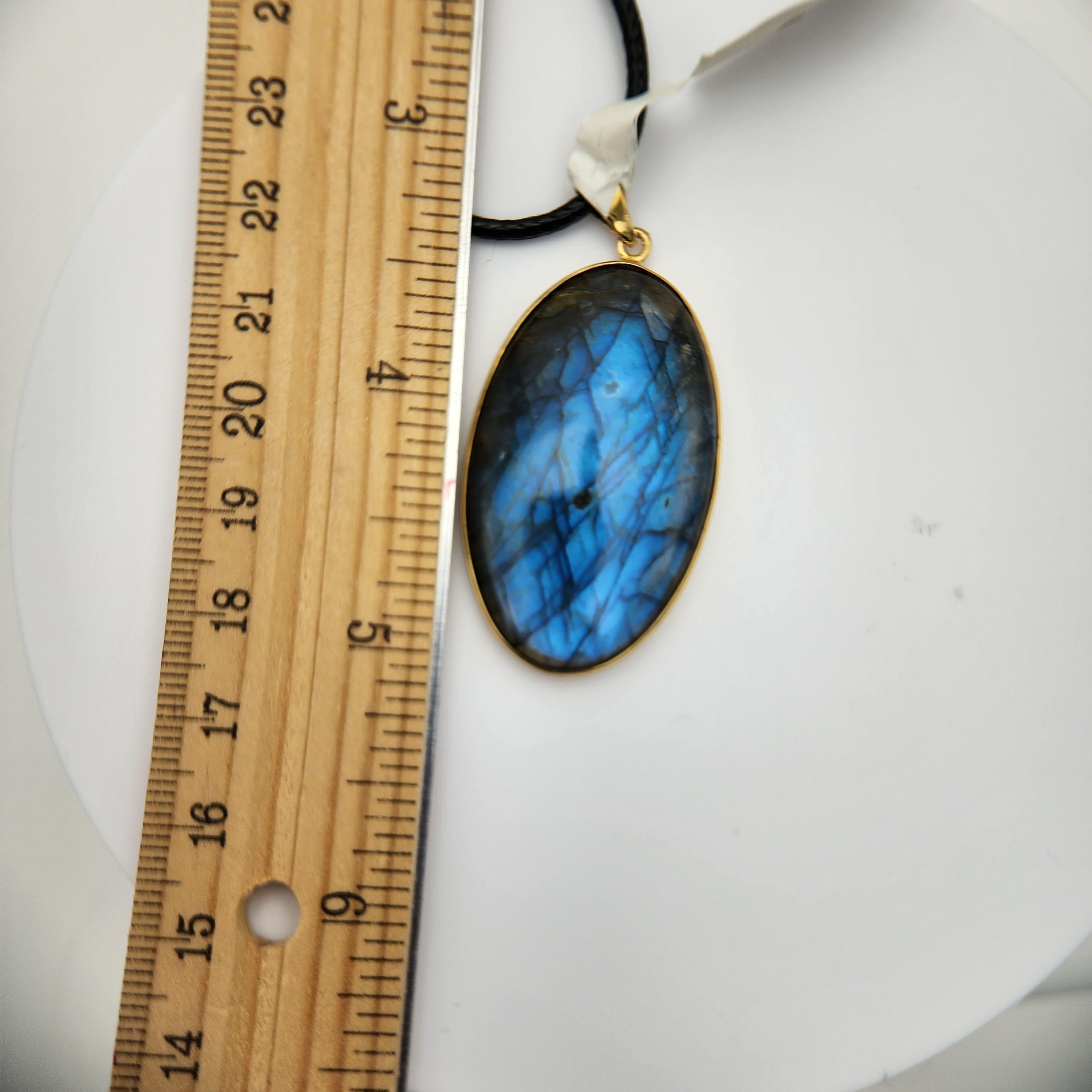 Ciondolo con pietra di labradorite naturale in argento 925 placcato in oro giallo in vendita 3