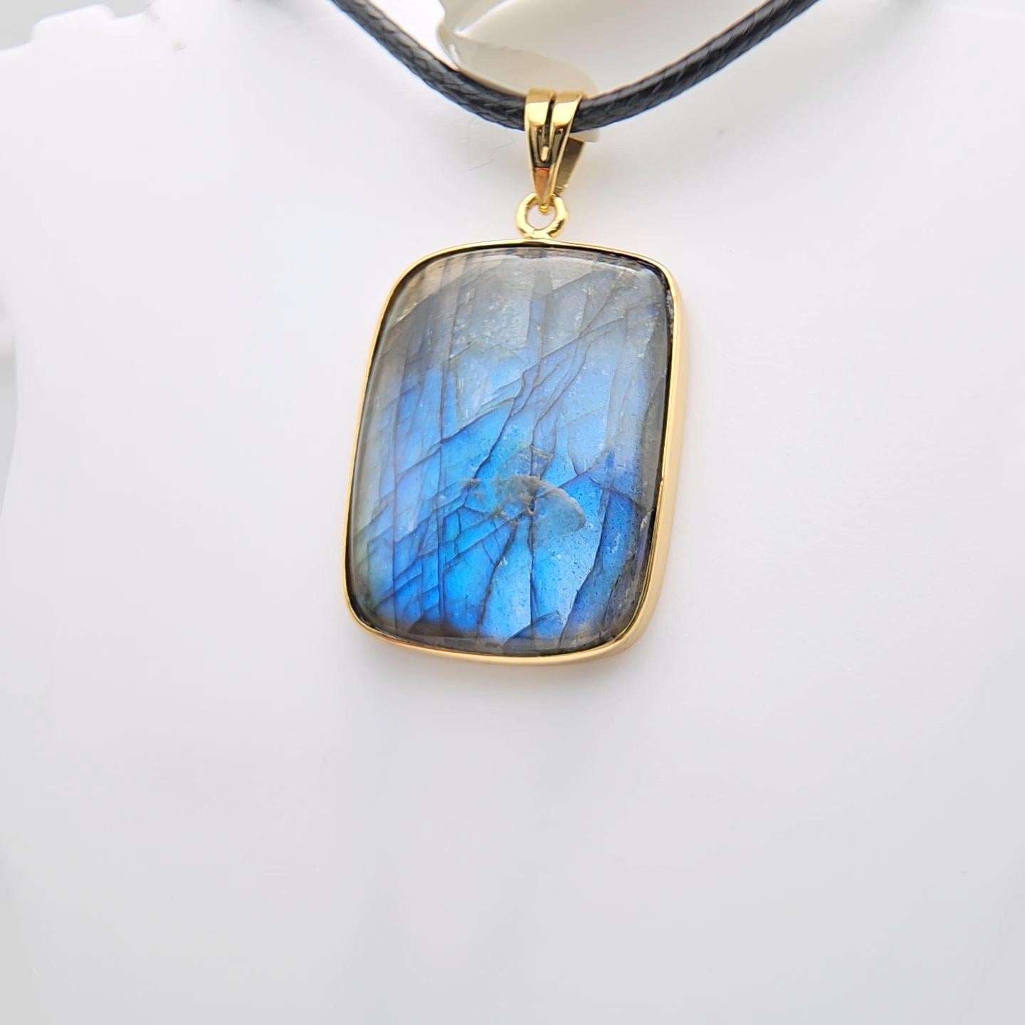 Ciondolo con pietra di labradorite naturale in argento 925 placcato in oro giallo in vendita 3