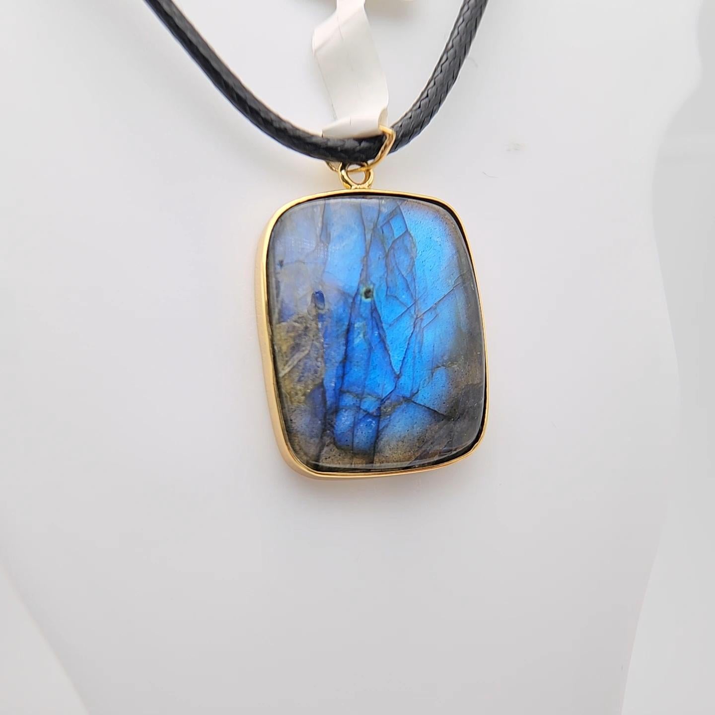Pendentif en argent sterling plaqué or jaune avec labradorite naturelle en vente 3