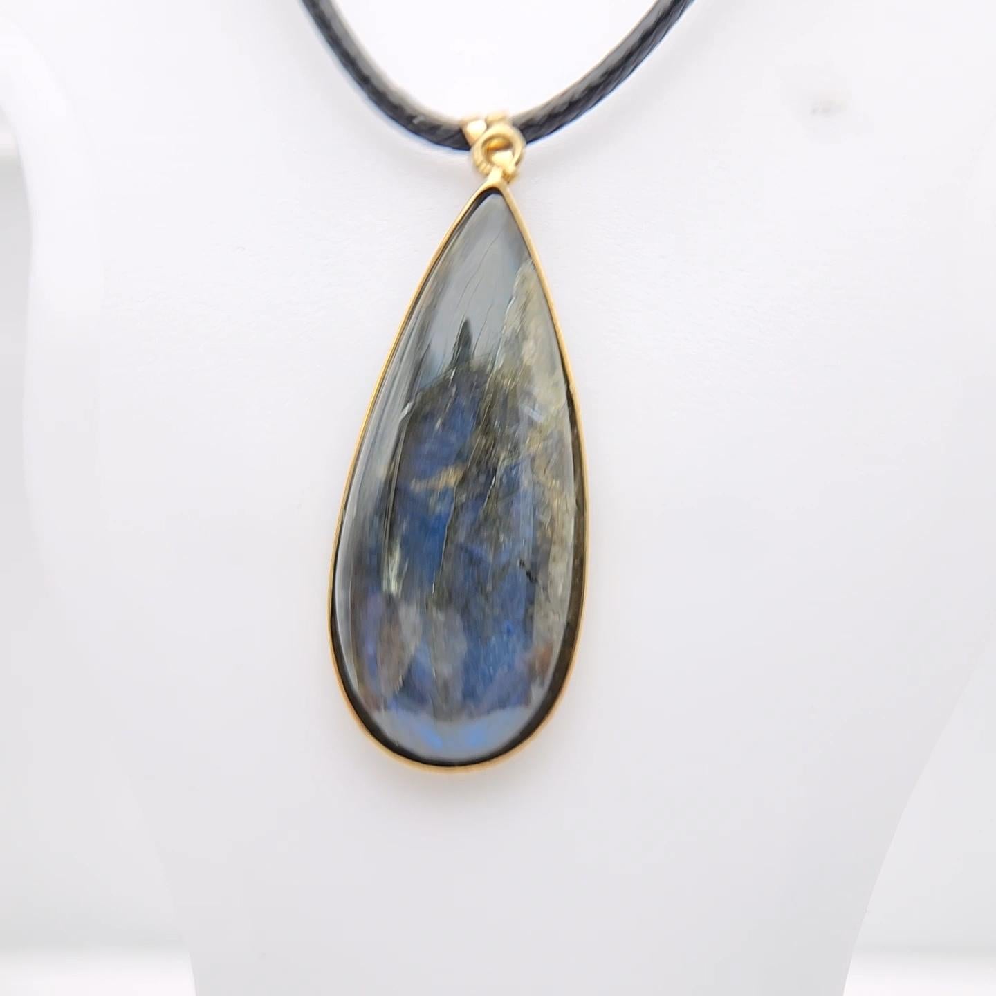 Ciondolo con pietra di labradorite naturale in argento 925 placcato in oro giallo in vendita 3