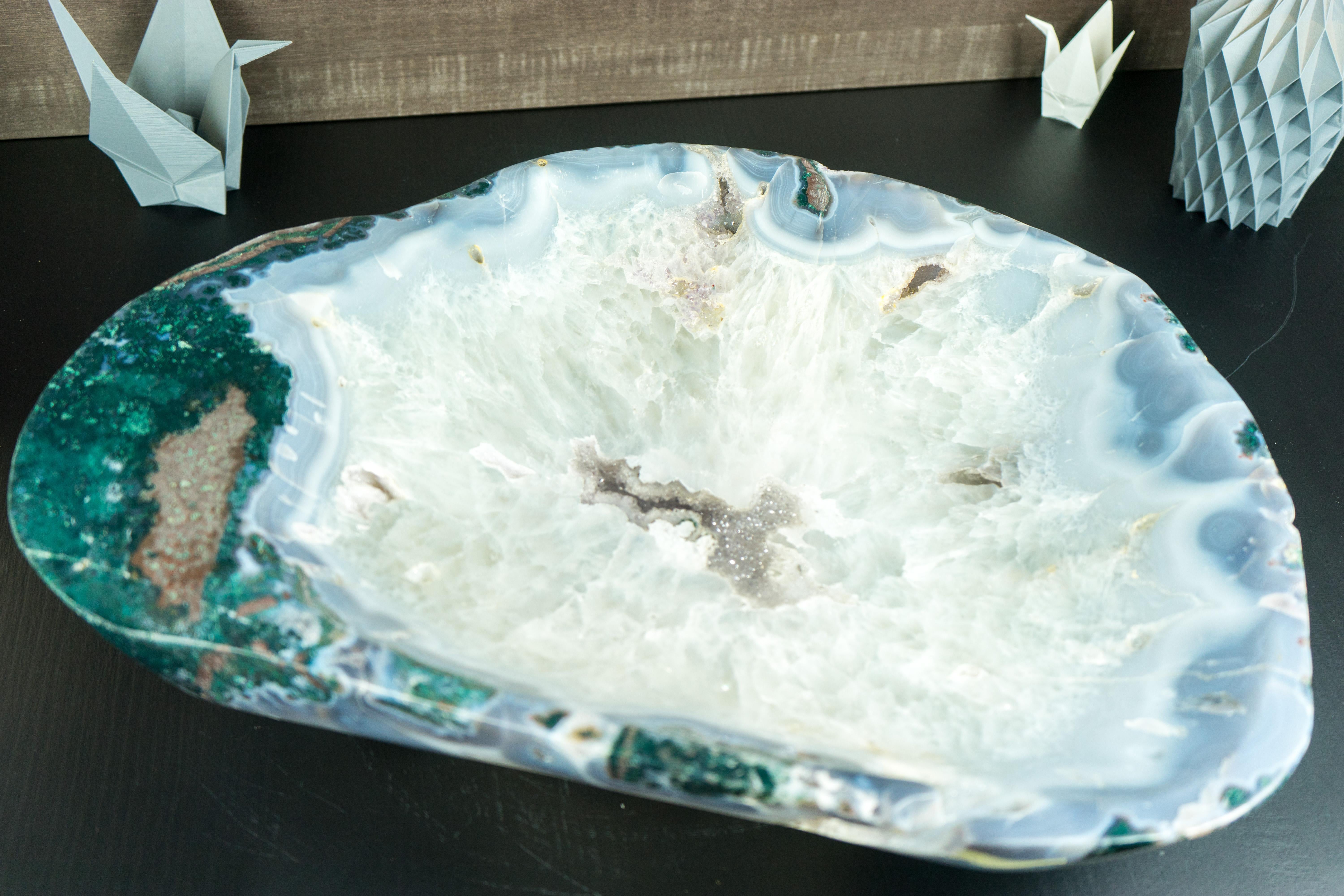 Große dekorative Schale aus natürlichem Spitzenadel mit Amethyst und Bergkristall im Angebot 8