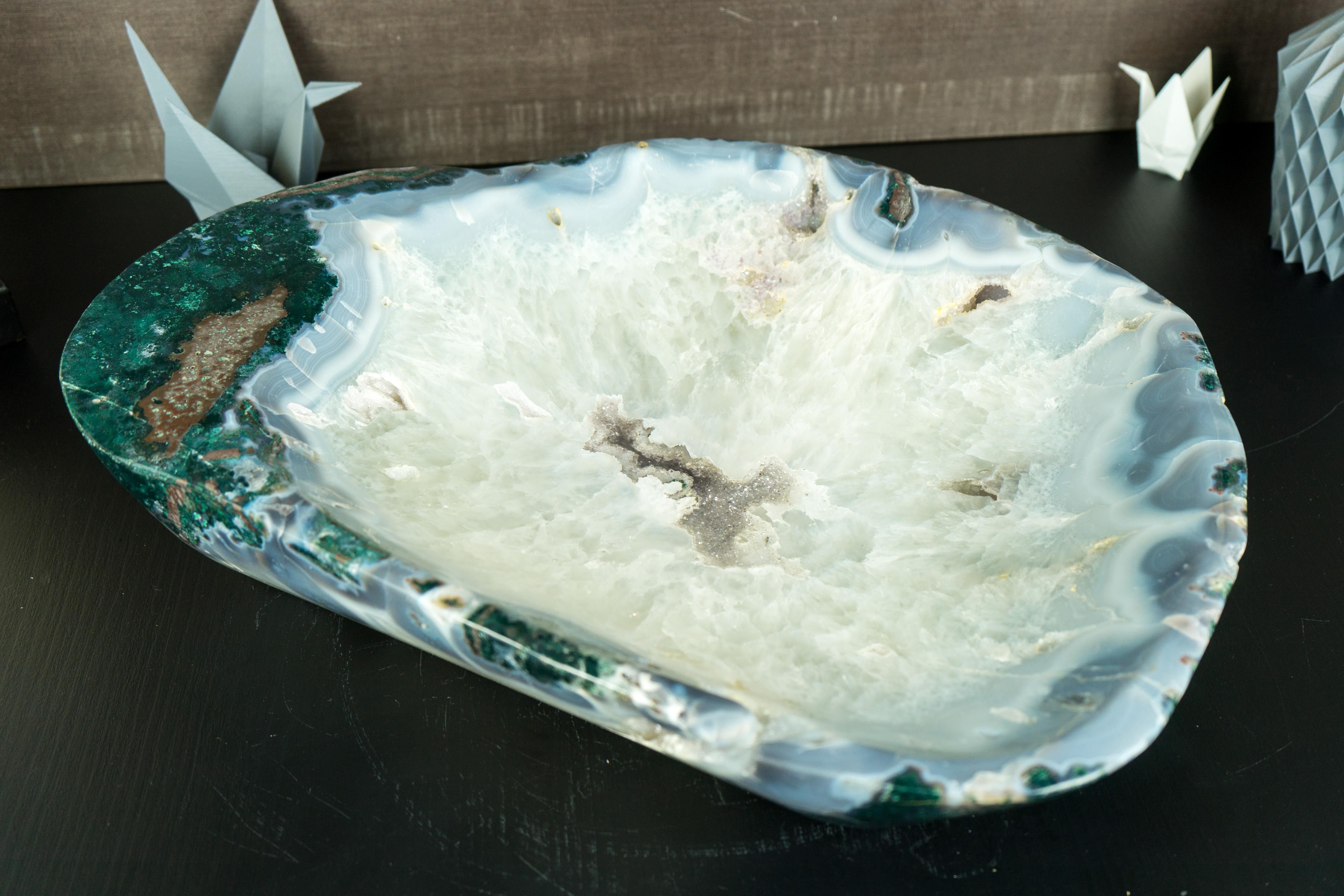 Große dekorative Schale aus natürlichem Spitzenadel mit Amethyst und Bergkristall im Angebot 10