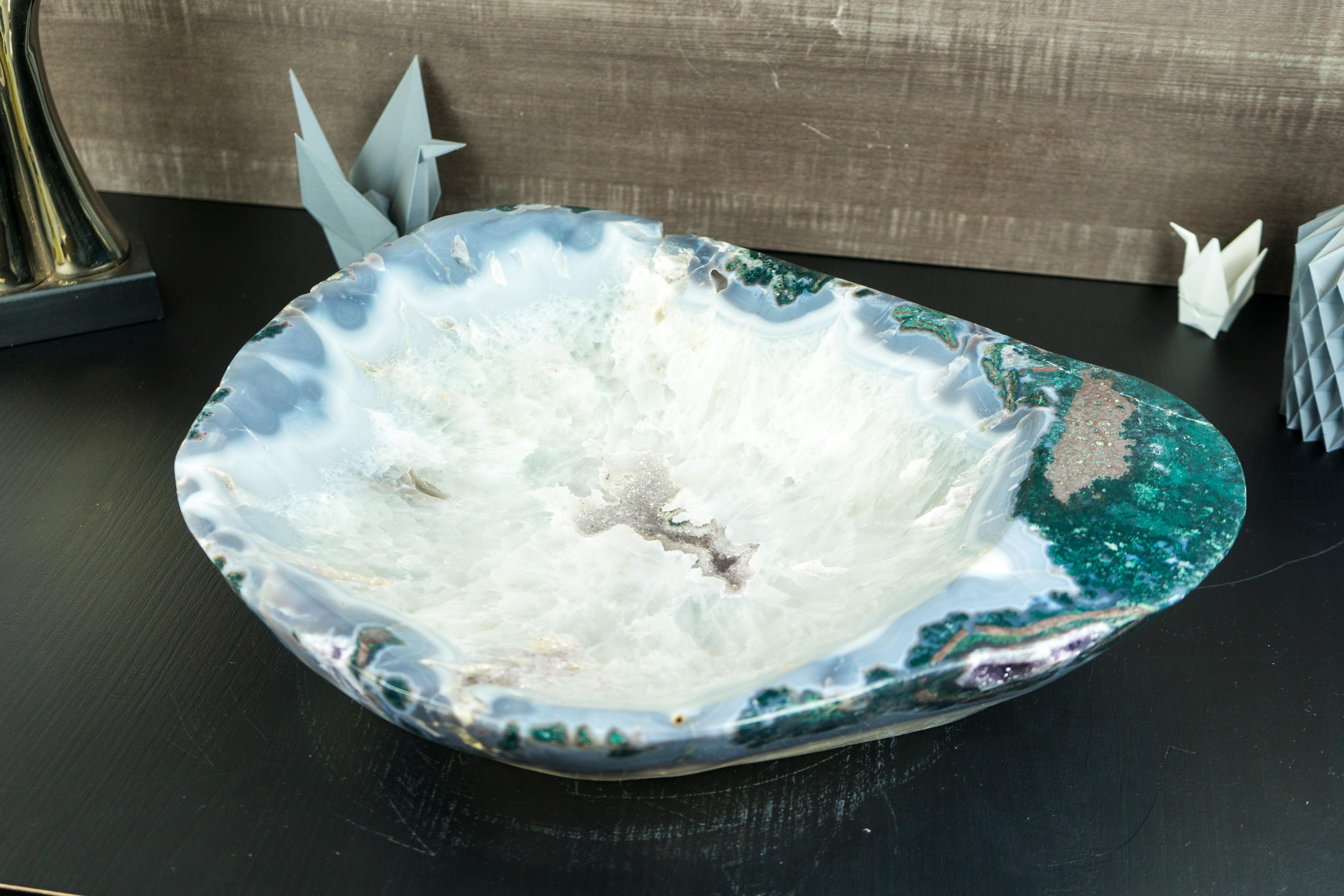 Große dekorative Schale aus natürlichem Spitzenadel mit Amethyst und Bergkristall im Angebot 2