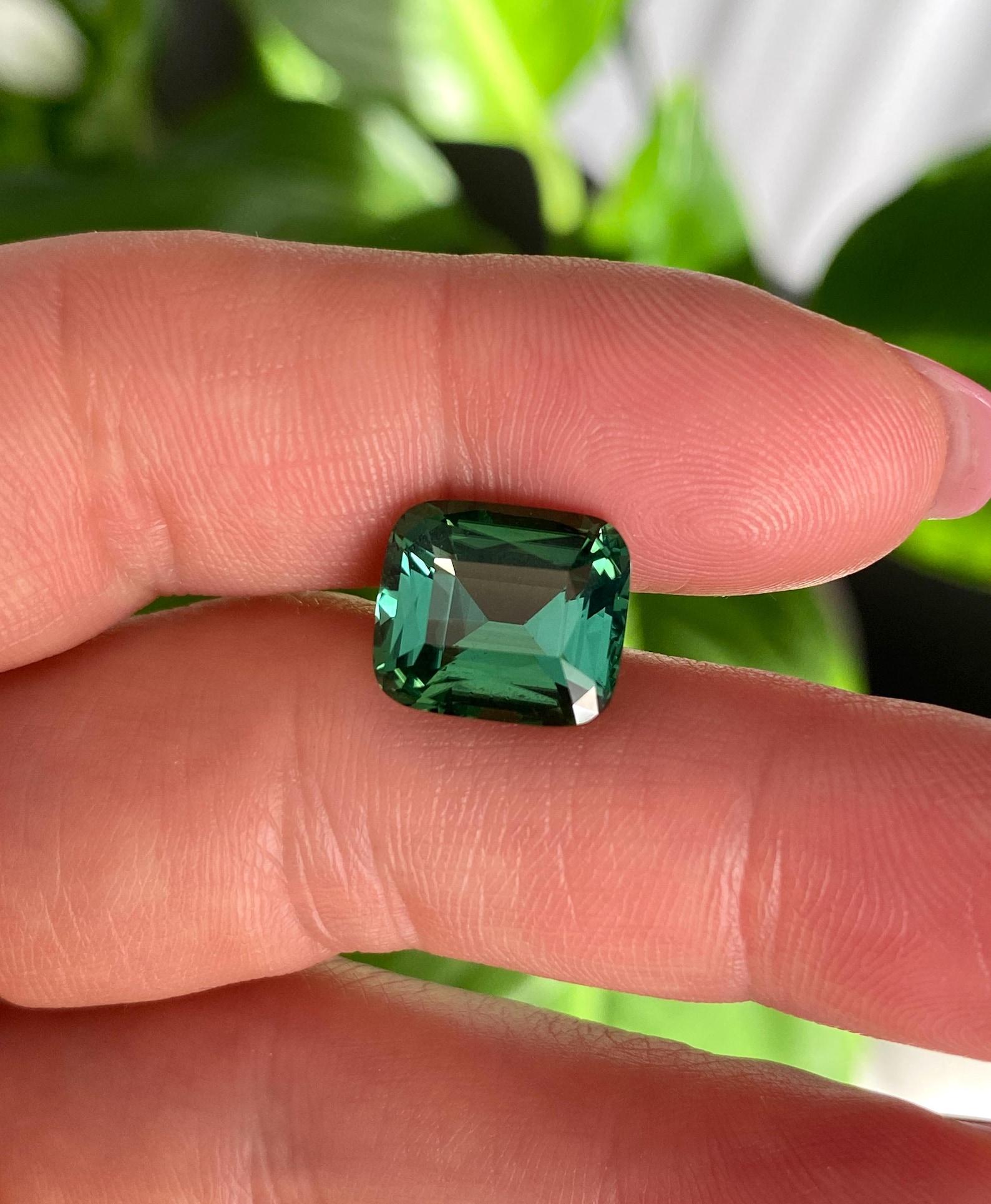 Gemma sfusa Nature Lagoon Tourmaline 7.55 ct. Taglio a cuscino, certificato GIA In condizioni Nuovo in vendita a Daugavpils, LV