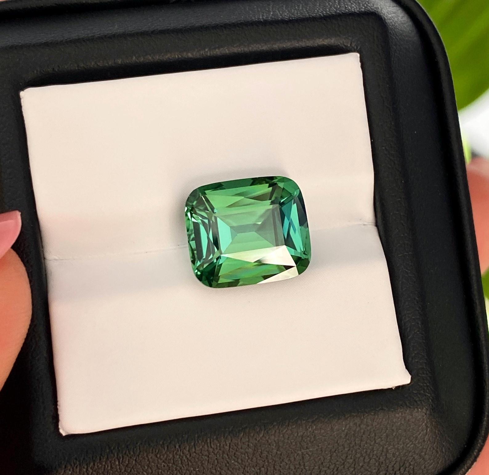 Gemma sfusa Nature Lagoon Tourmaline 7.55 ct. Taglio a cuscino, certificato GIA in vendita 1