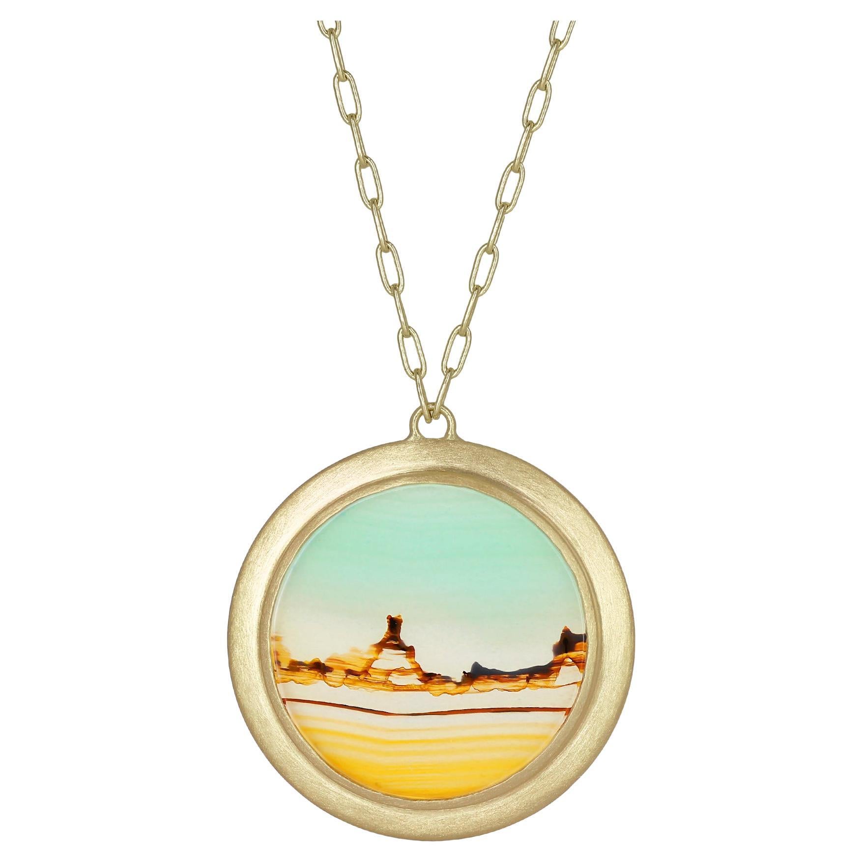 Collier pendentif Talkative en or et agate de paysage naturel, unique en son genre, 2023 en vente