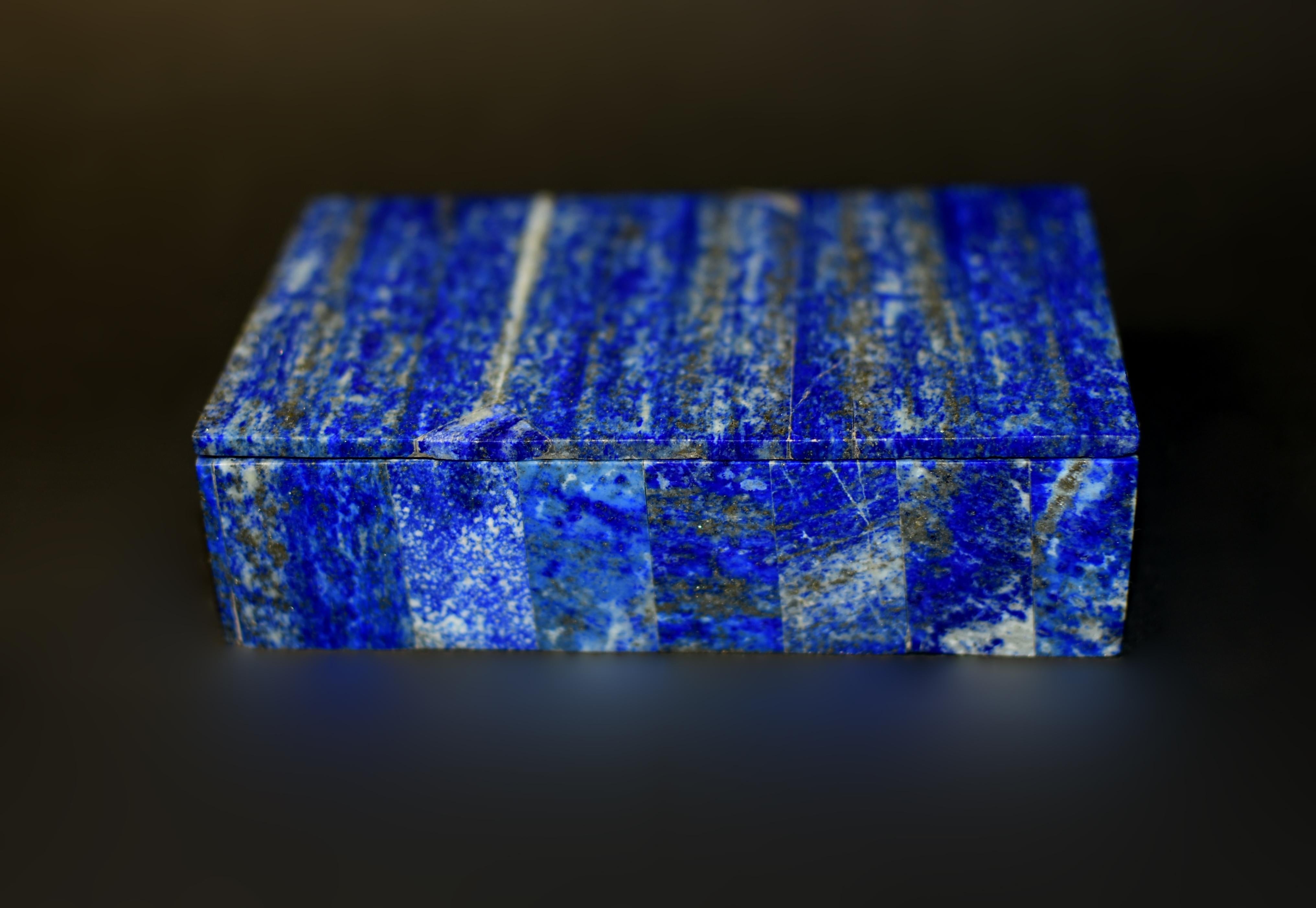 Boîte lapis-lazuli naturel  Bon état - En vente à Somis, CA