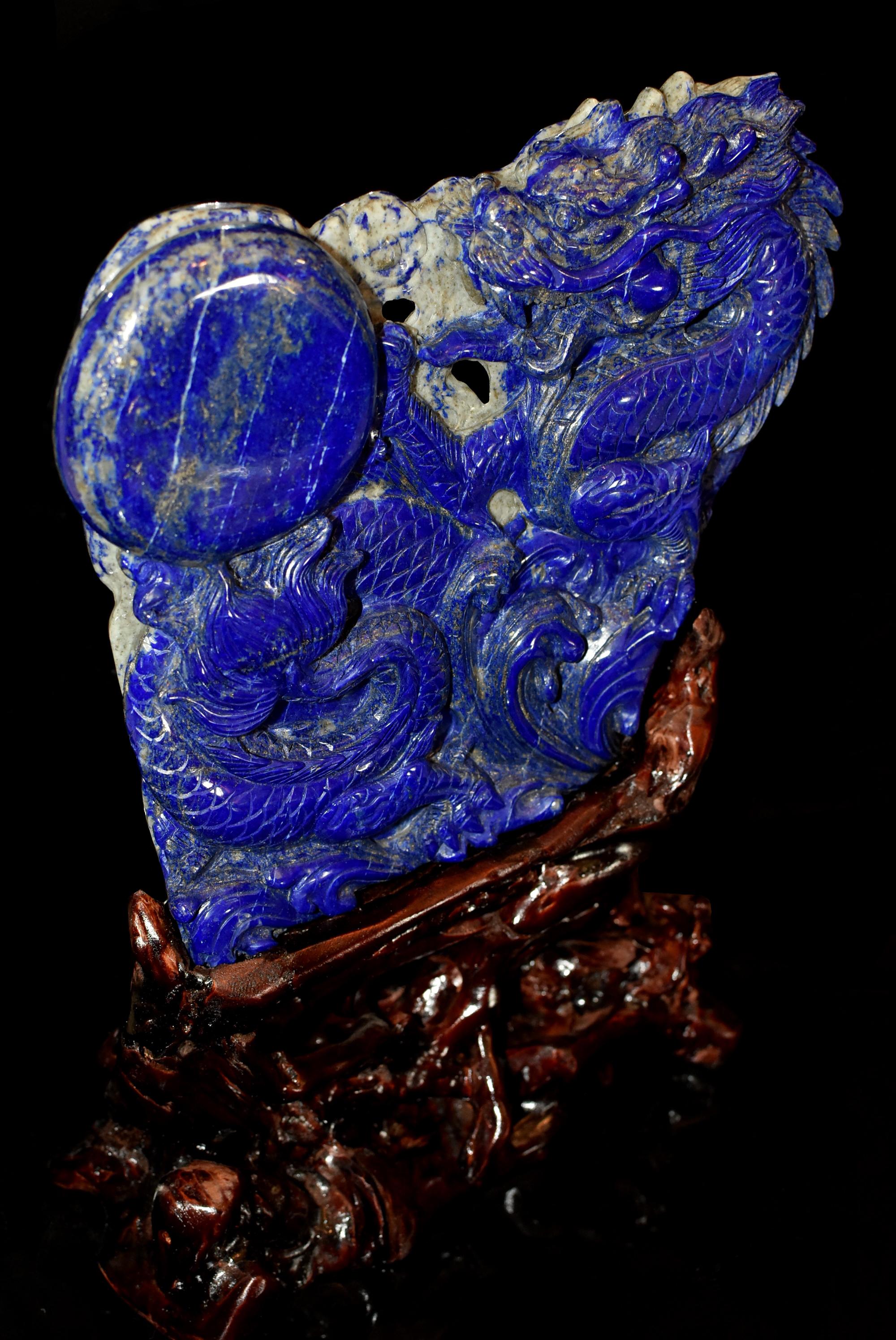 Natürliche Drachenstatue aus Lapislazuli, handgeschnitzt mit Perlen, feiner Schliff im Angebot 1