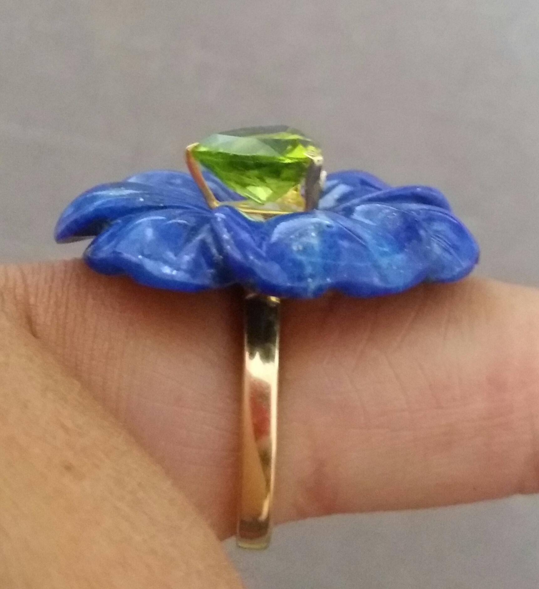 Natural Lapis Lazuli Flower Trillion Cut Peridot Solid 14 Kt Gold Fashion Ring For Sale 4