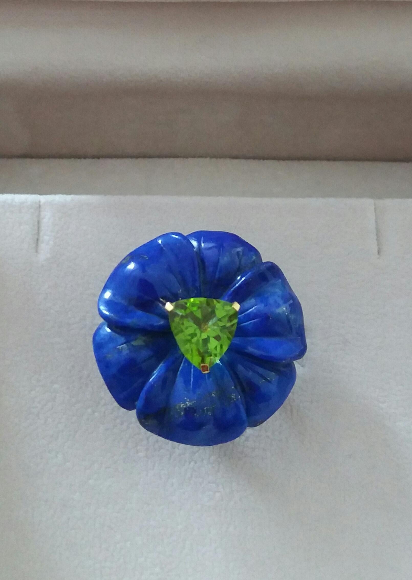 Natural Lapis Lazuli Flower Trillion Cut Peridot Solid 14 Kt Gold Fashion Ring For Sale 6