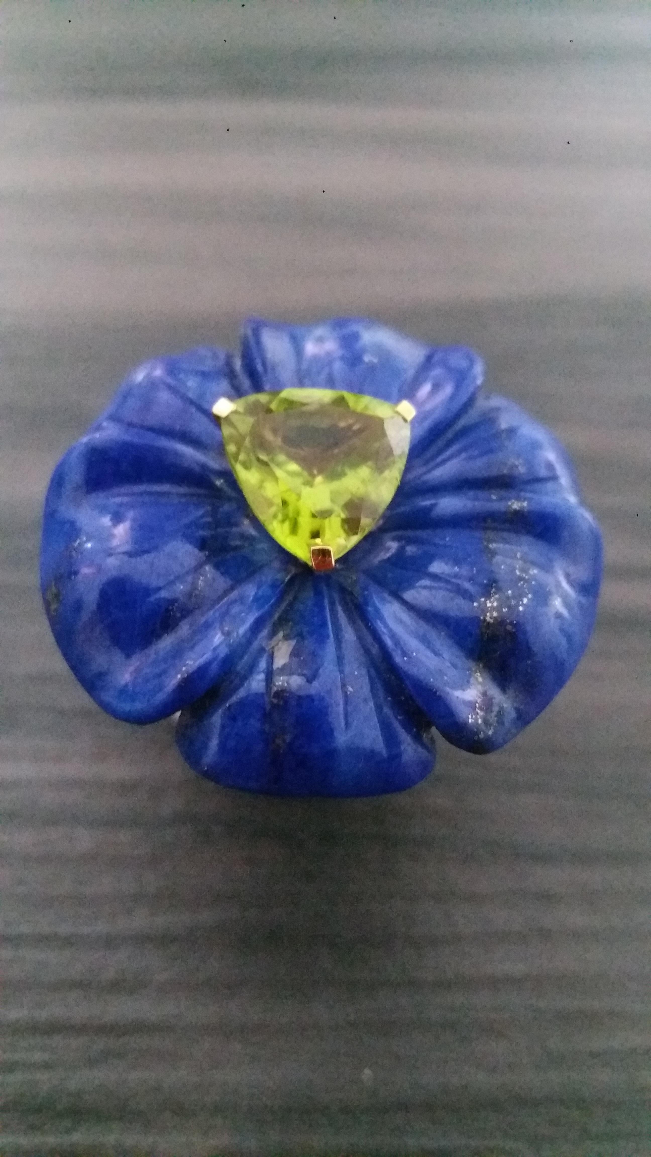 Natürlicher Lapislazuli Blume Trillionschliff Peridot Massiv 14 Kt Gold Mode Ring (Zeitgenössisch) im Angebot