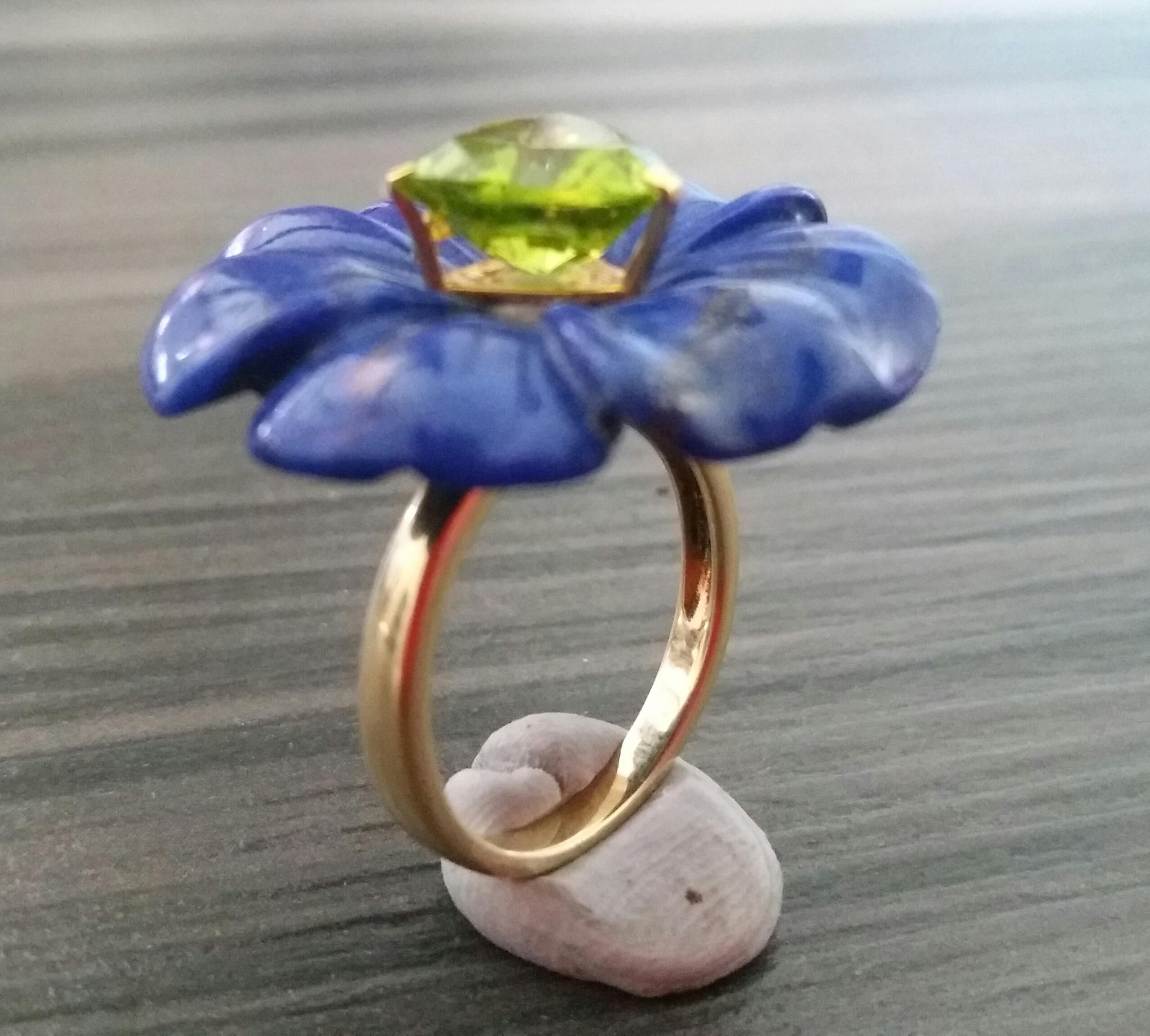 Natürlicher Lapislazuli Blume Trillionschliff Peridot Massiv 14 Kt Gold Mode Ring Damen im Angebot