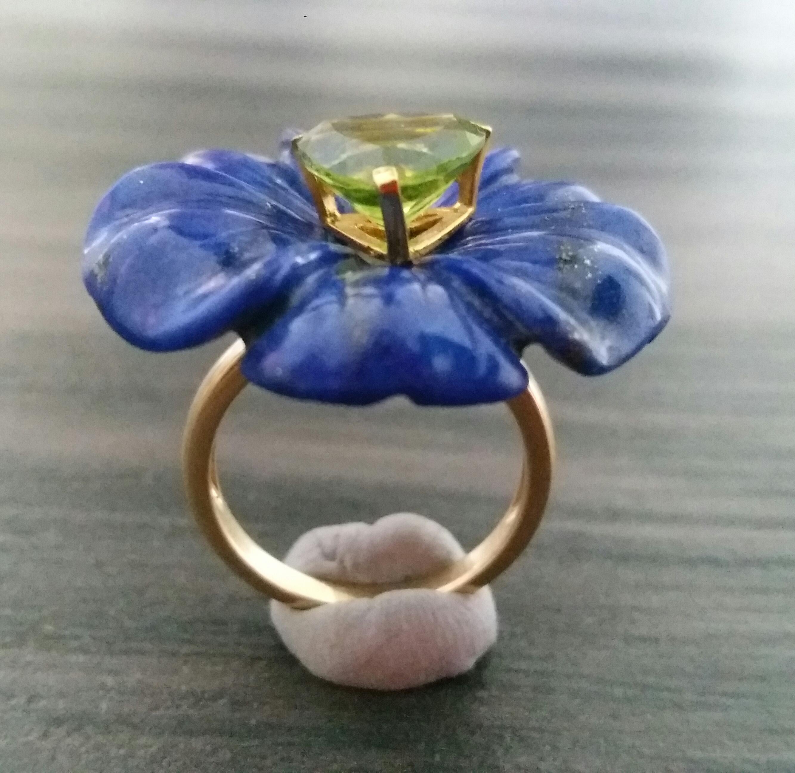 Natural Lapis Lazuli Flower Trillion Cut Peridot Solid 14 Kt Gold Fashion Ring For Sale 1