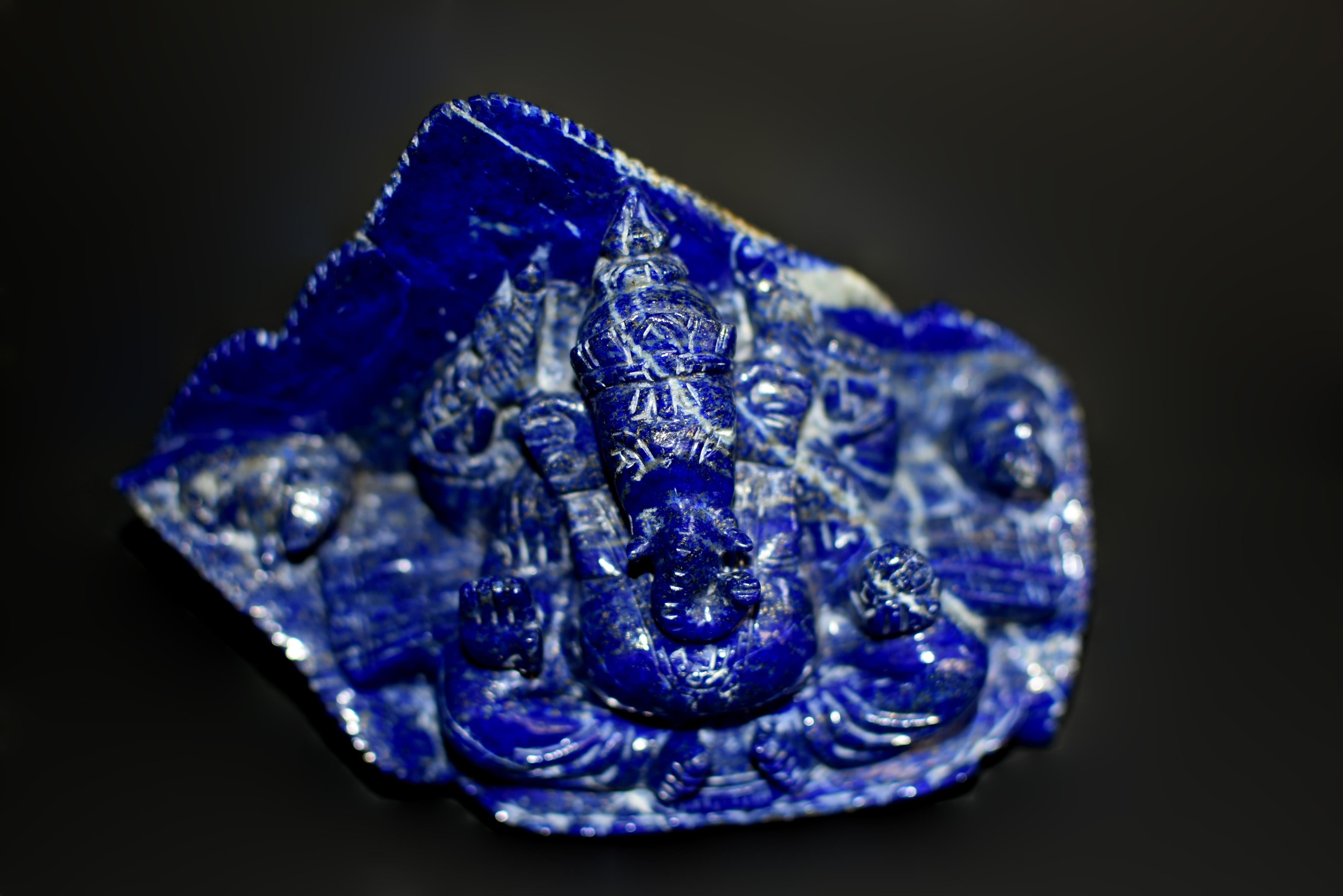 Ganesh en lapis-lazuli naturel  Bon état - En vente à Somis, CA