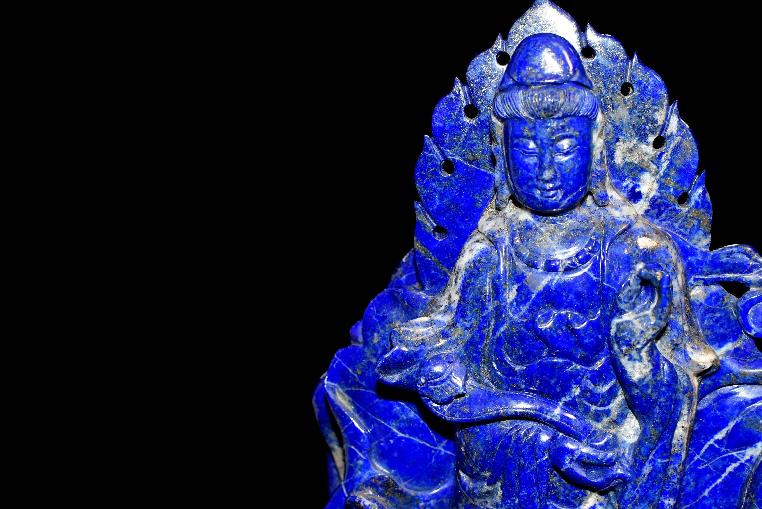 natürliche Lapislazuli-Statue der Guan Yin mit 6 lb Finest Grad (Afghanisch) im Angebot