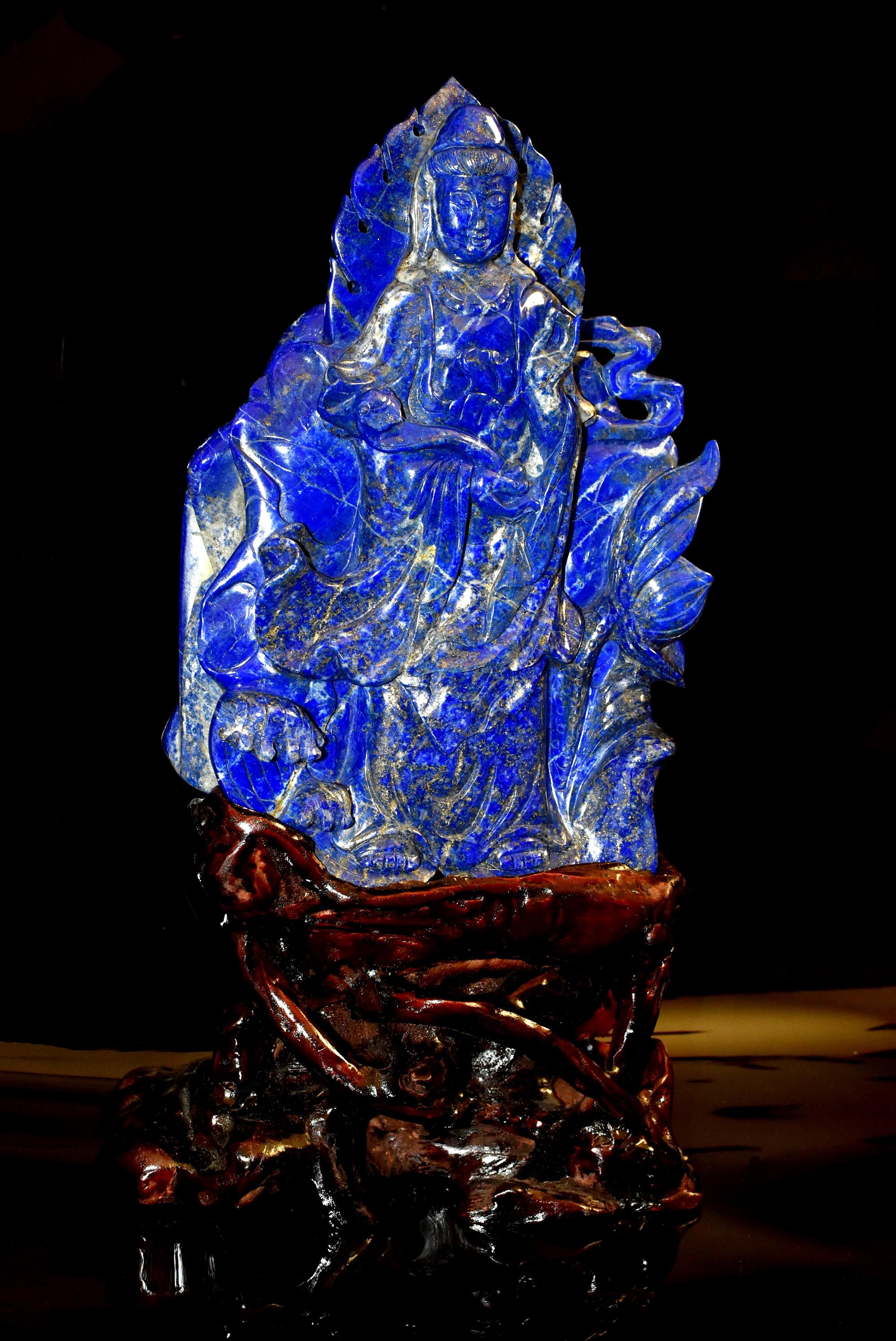 Natural Lapis Lazuli Statue of Guan Yin 6 lb Finest Grade In Excellent Condition For Sale In Somis, CA