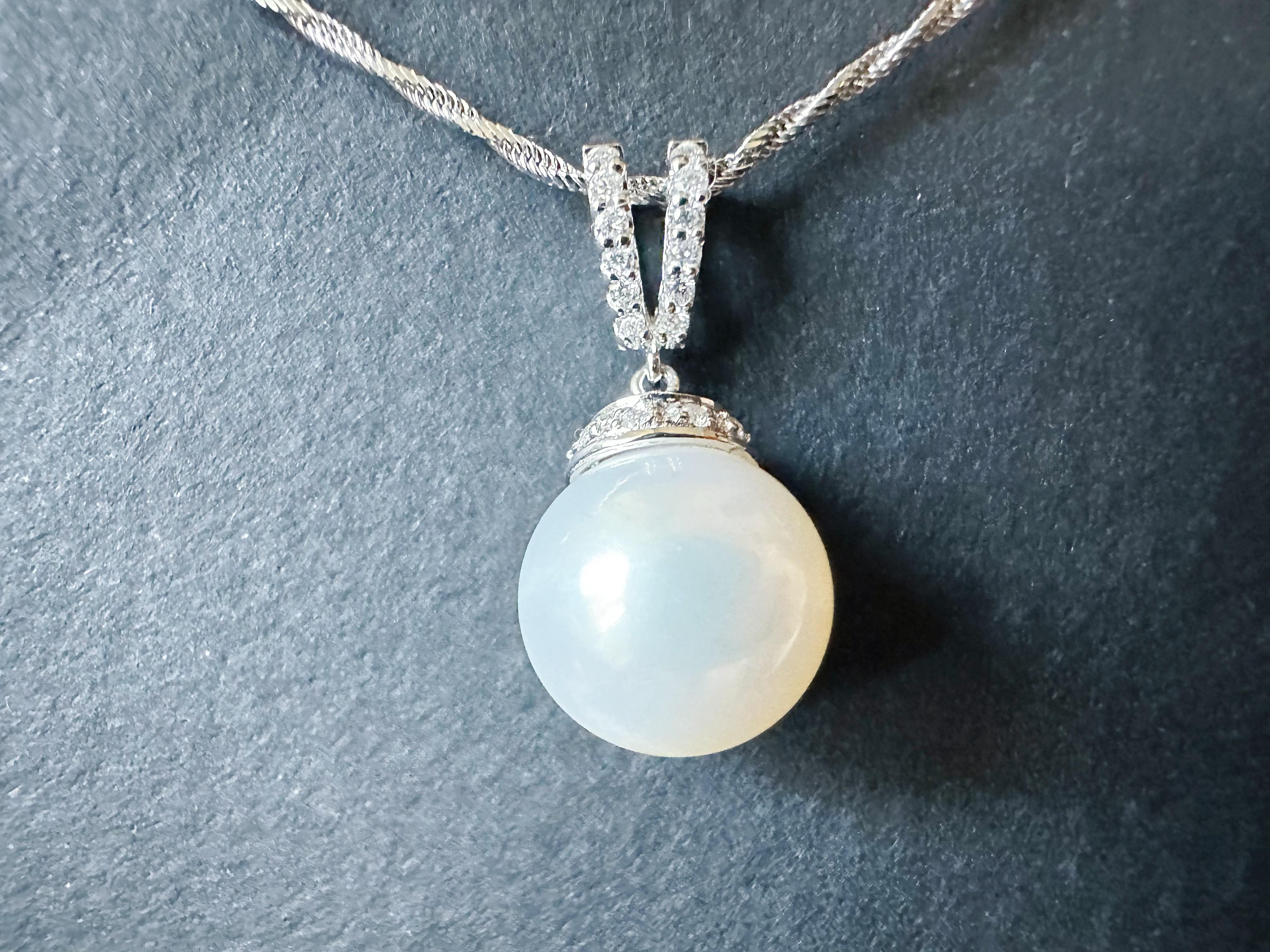 Discover the elegance of our handmade South Sea pearl pendant, beautifully set in 18K white gold and adorned with shimmering diamonds. This exquisite piece showcases a unique pearl that radiates a perfect shine, making it a timeless addition to any