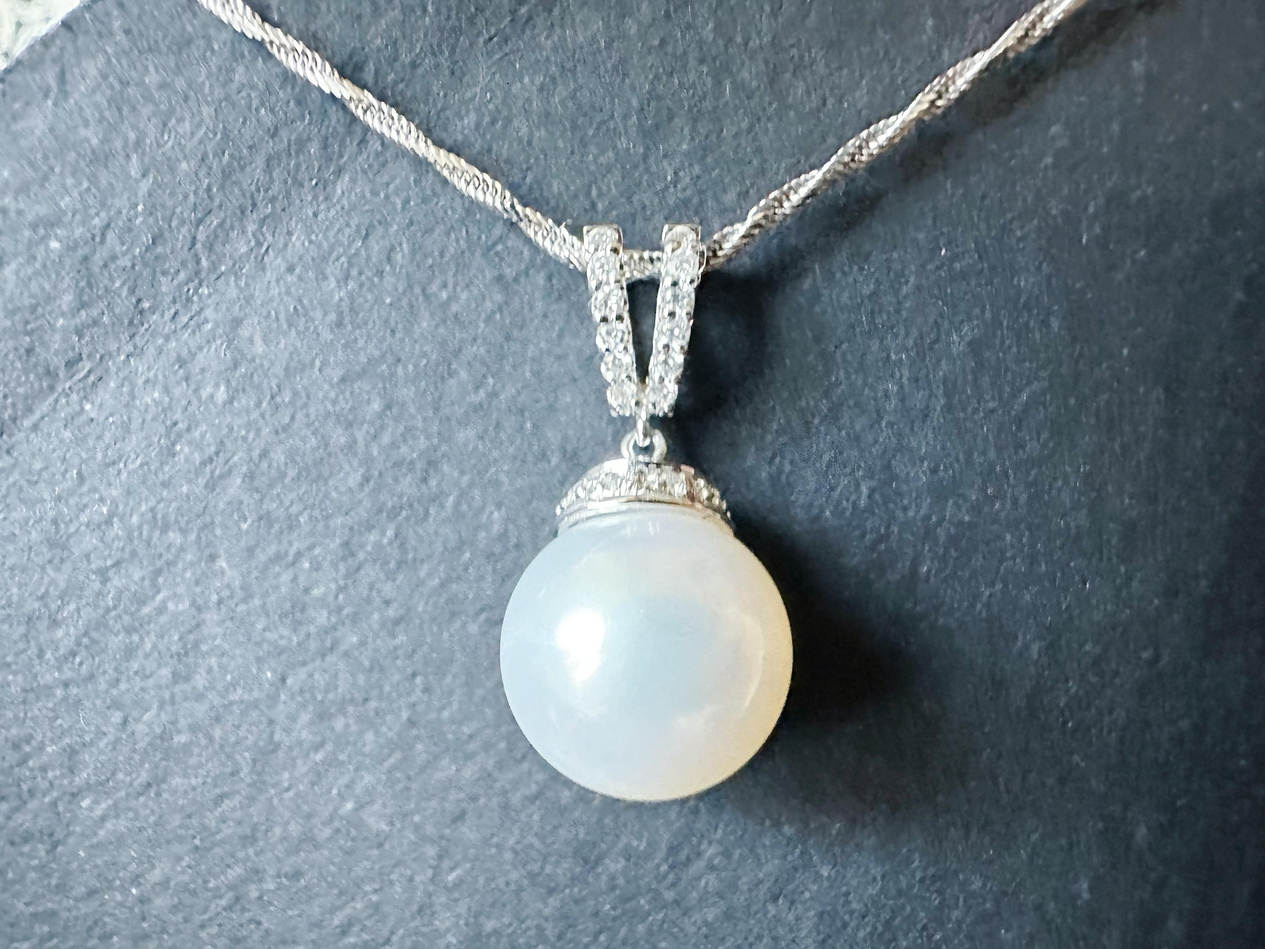Natural Large South Sea Pearl Pendant with Diamond in 18K White Gold Corte redondo en venta