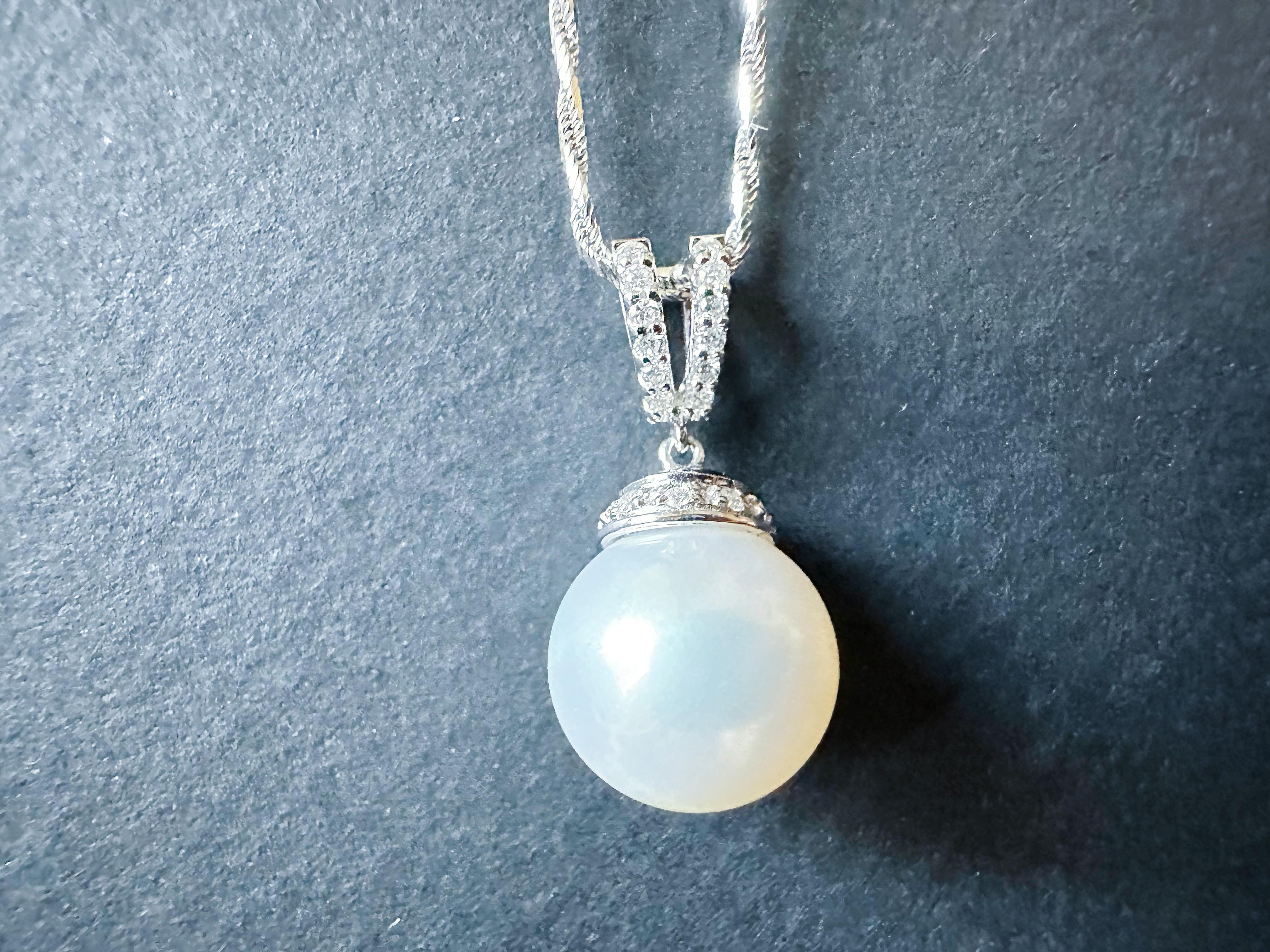 Natural Large South Sea Pearl Pendant with Diamond in 18K White Gold en Nuevo estado para la venta en Kowloon, HK