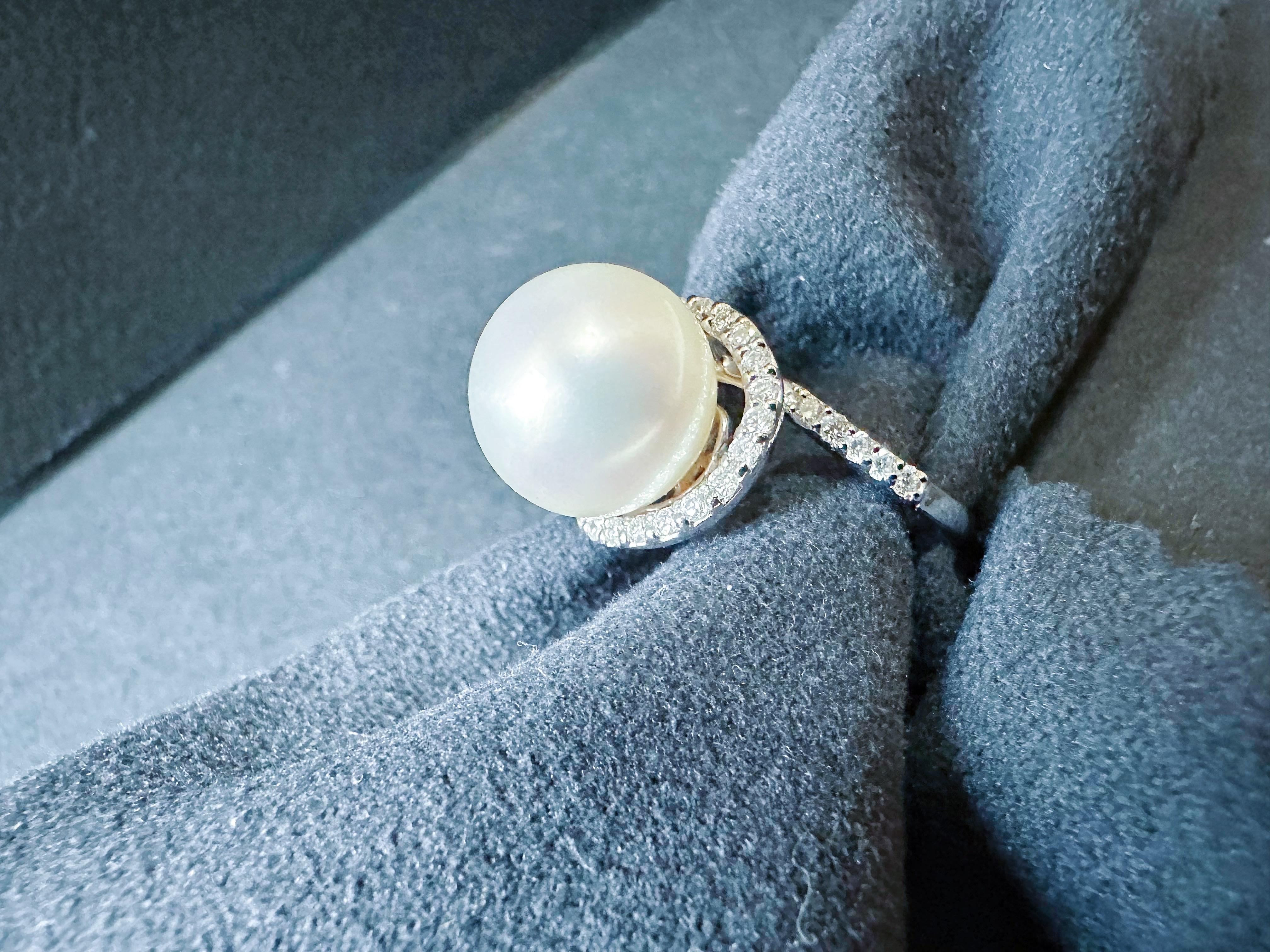 Natural Large South Sea Pearl Ring in 18K White Gold with Diamond Accents in vendita 4