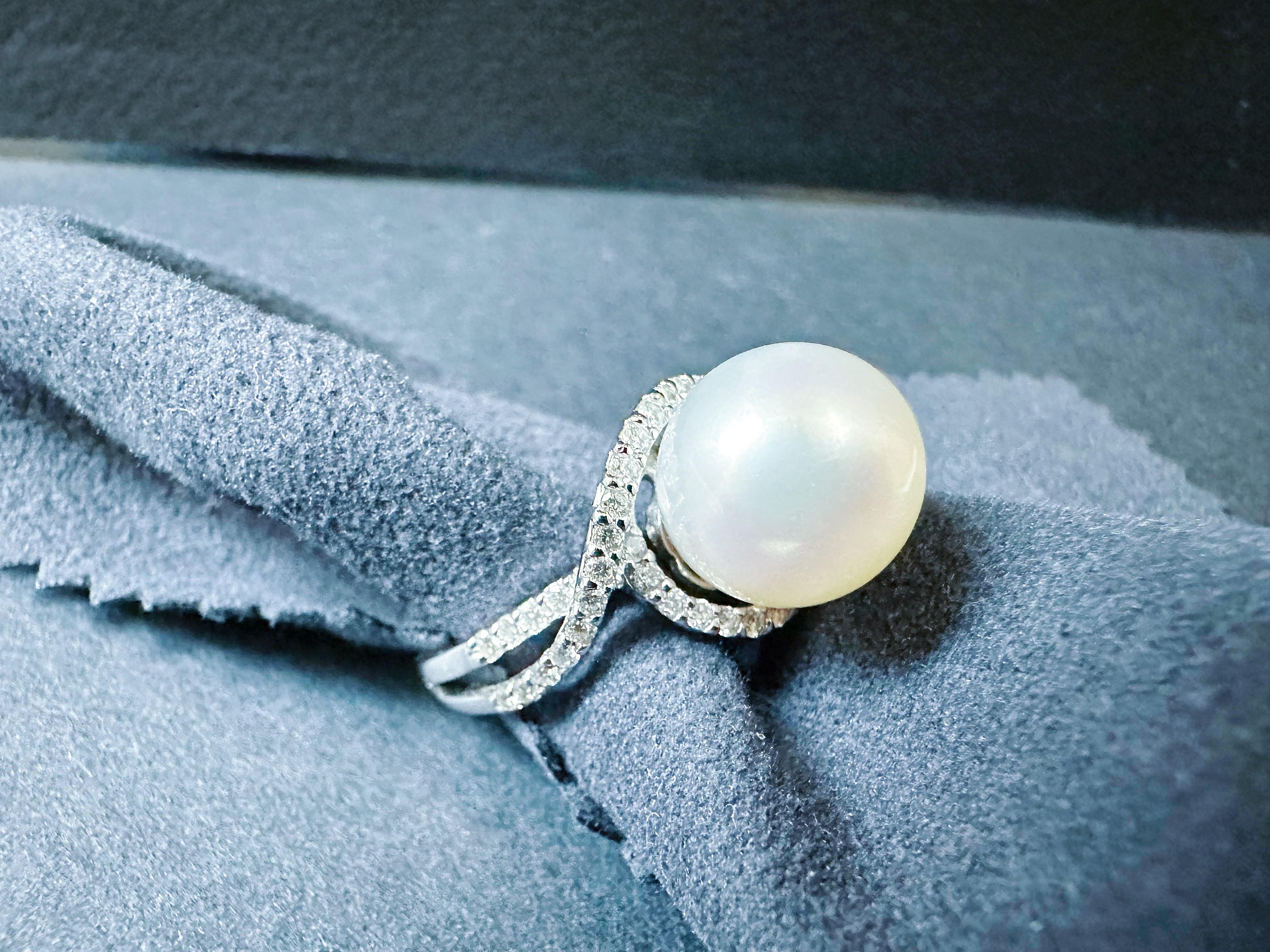 Natural Large South Sea Pearl Ring in 18K White Gold with Diamond Accents in vendita 5