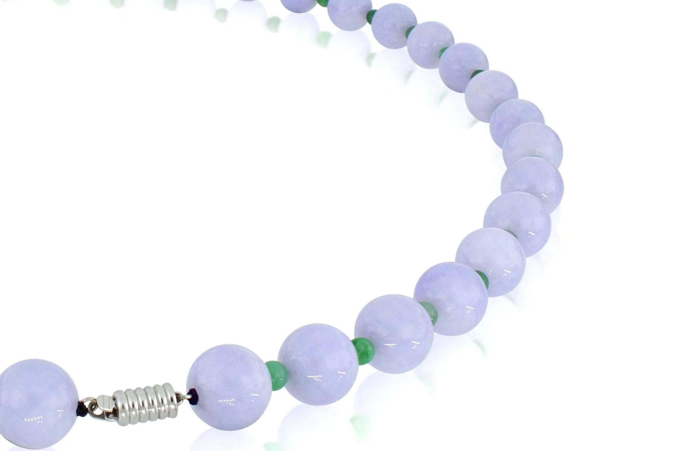 Donna Collana di giadeite naturale color lavanda in vendita