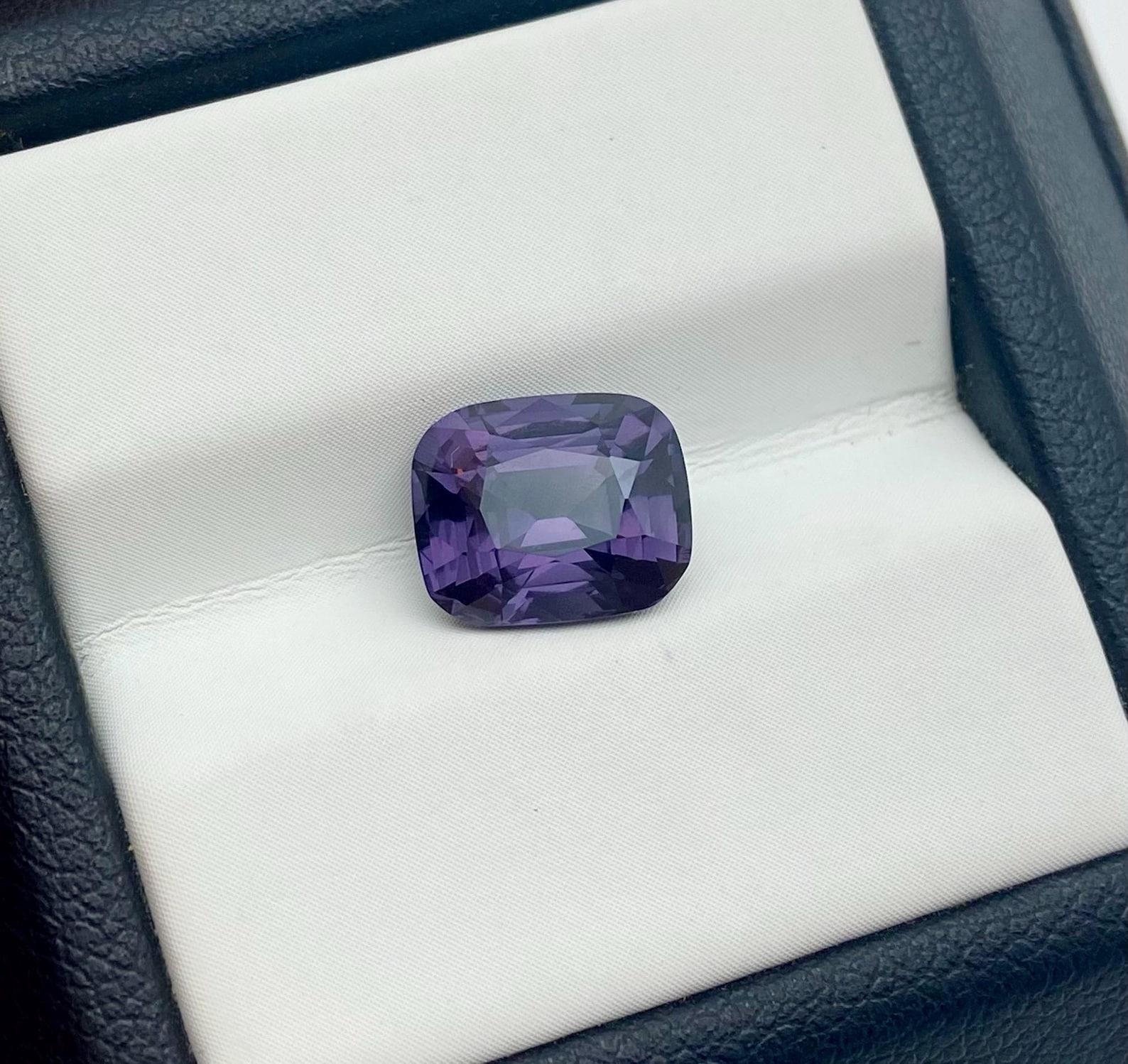 Natural Lavender Purple spinel quality VS, 3.13 Ct. gemstone, Cushion cut For Sale 6