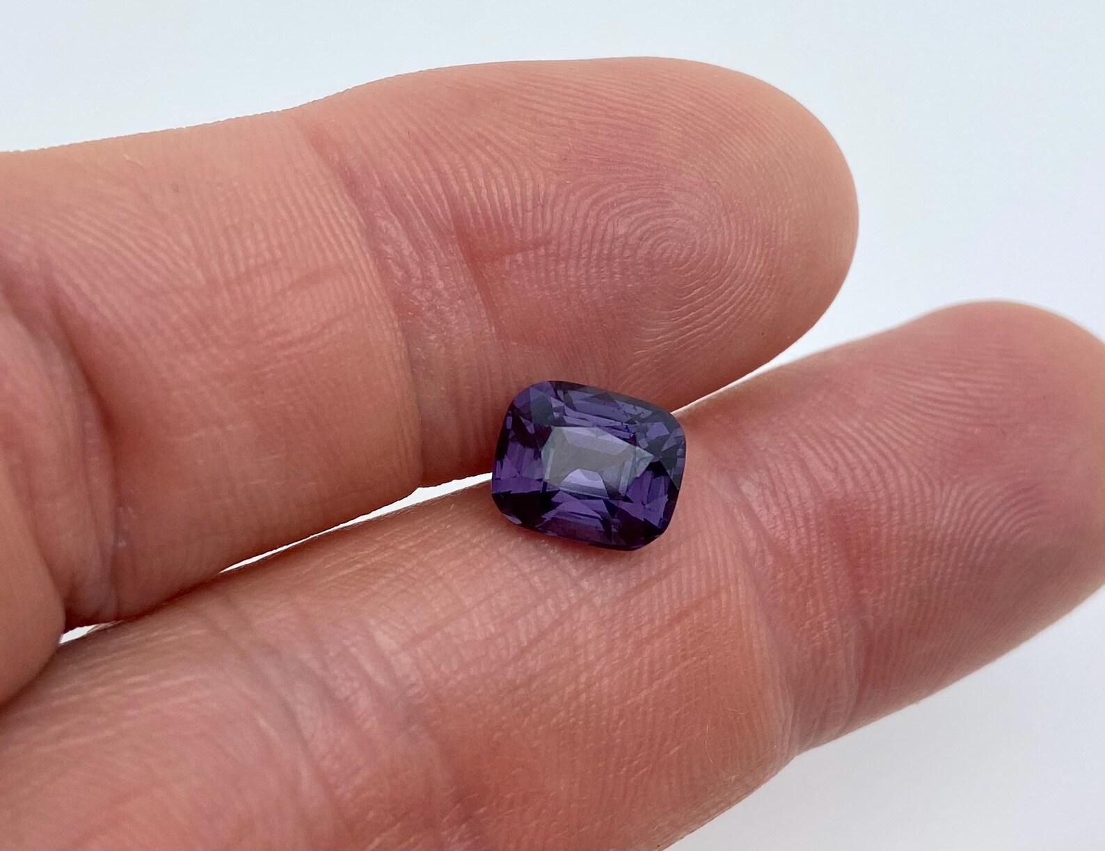 Natural Lavender Purple spinel quality VS, 3.13 Ct. gemstone, Cushion cut In New Condition For Sale In Daugavpils, LV