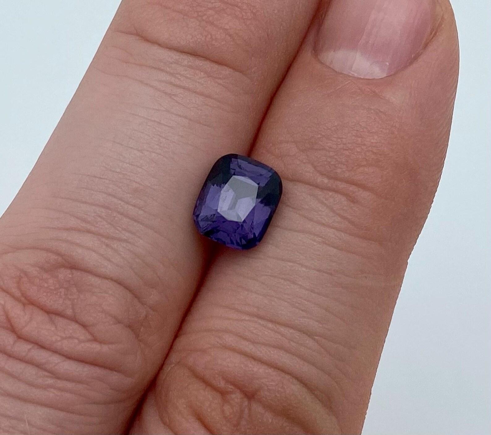 Natural Lavender Purple spinel quality VS, 3.13 Ct. gemstone, Cushion cut For Sale 1