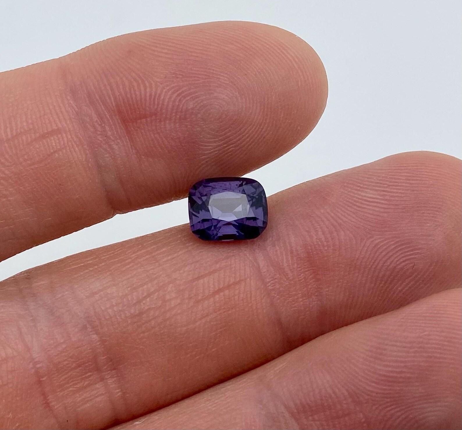 Natural Lavender Purple spinel quality VS, 3.13 Ct. gemstone, Cushion cut For Sale 3