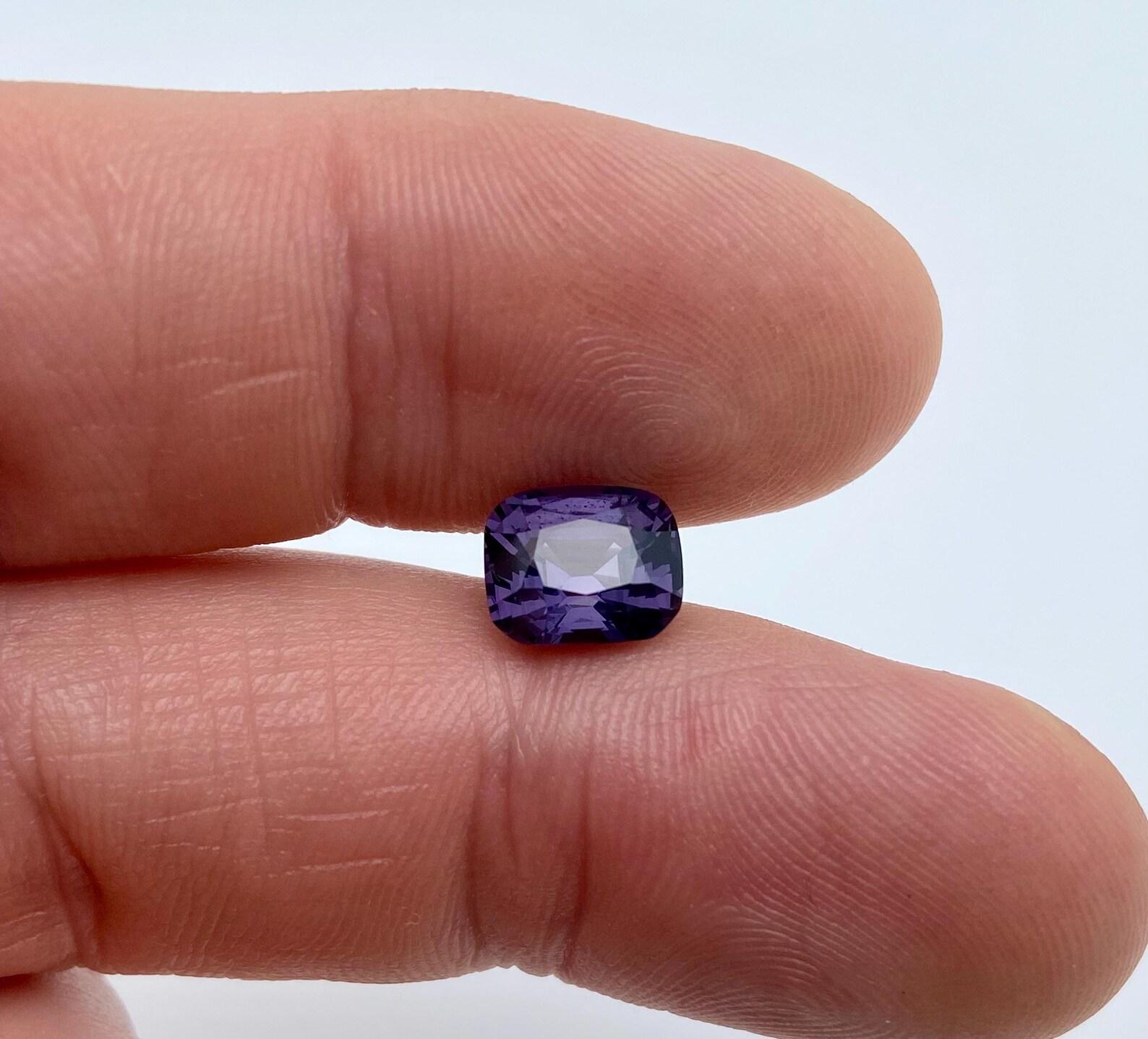 Natural Lavender Purple spinel quality VS, 3.13 Ct. gemstone, Cushion cut For Sale 4