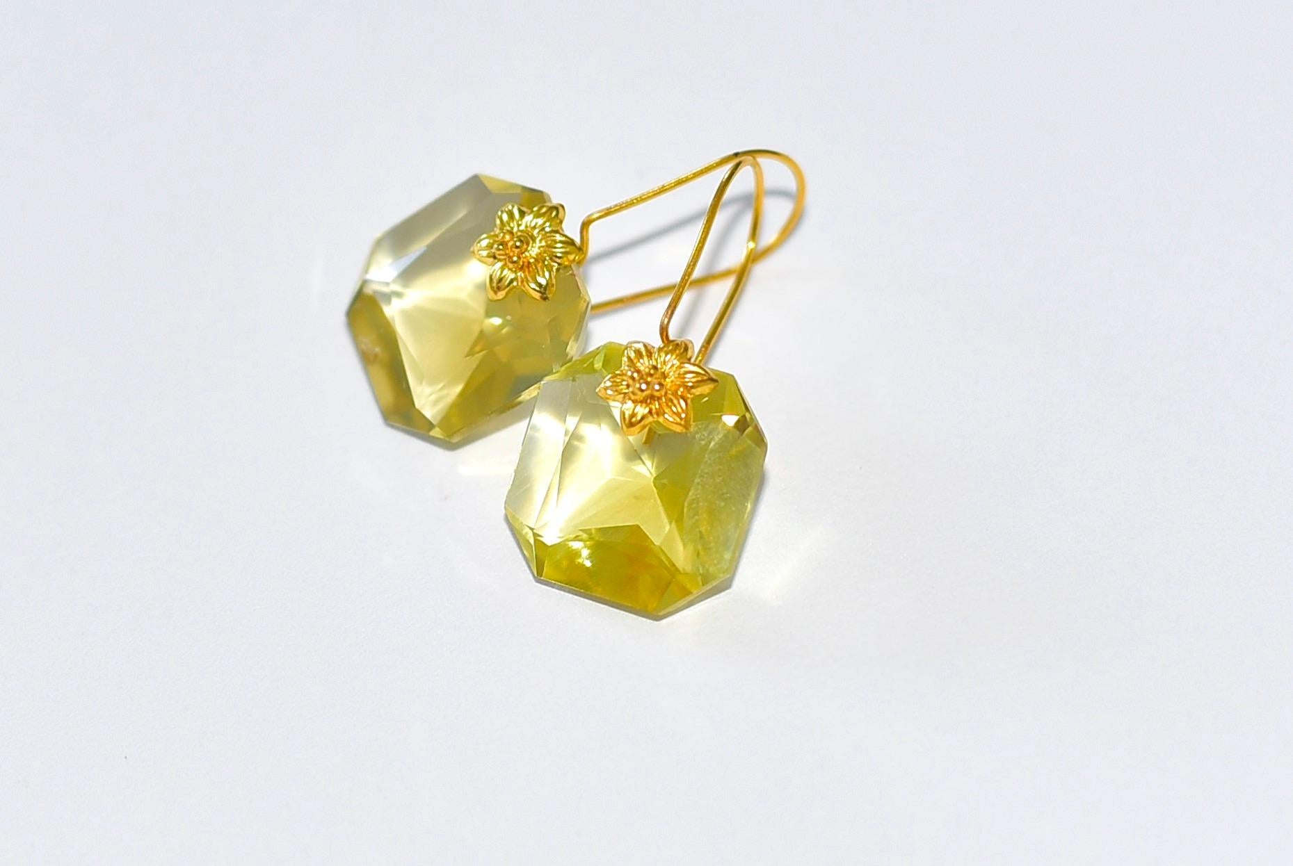 Women's Natural Lemon Quartz Earrings in 18K Solid Yellow Gold For Sale