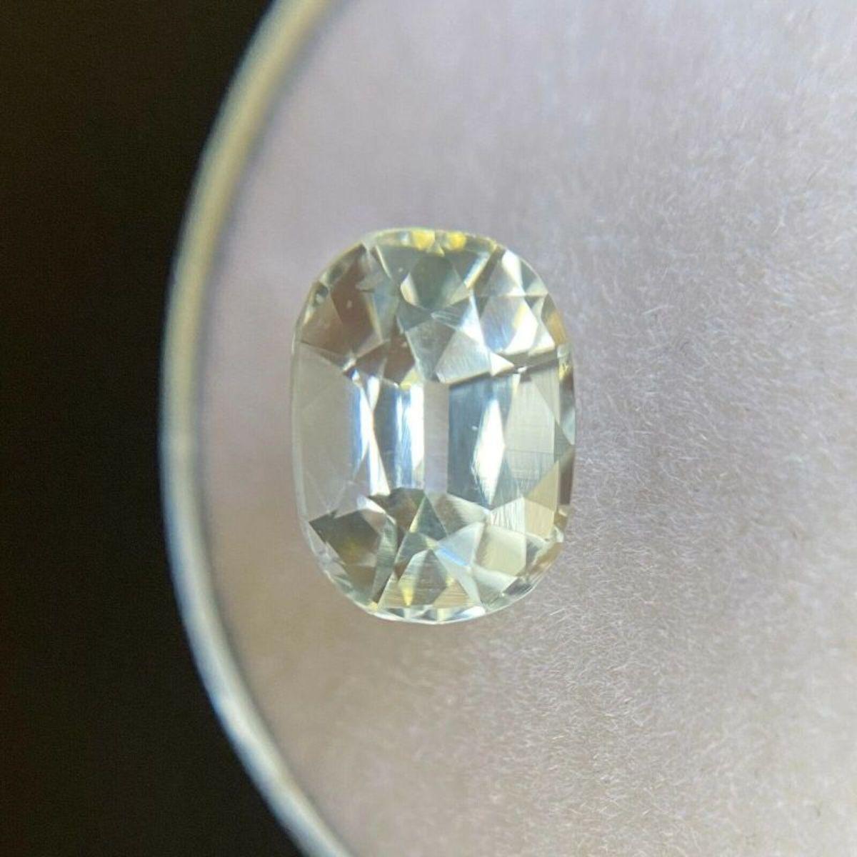 Natürlicher hellblauer Aquamarin 2,12ct Fancy Cushion Cut Loser Edelstein 9 x 6,6mm

Natürlicher blauer Aquamarin Edelstein. 
2.12 Karat mit einer schönen hellblauen Farbe und ausgezeichneter Reinheit. Ein sehr sauberes Kleinod. 
Außerdem hat er