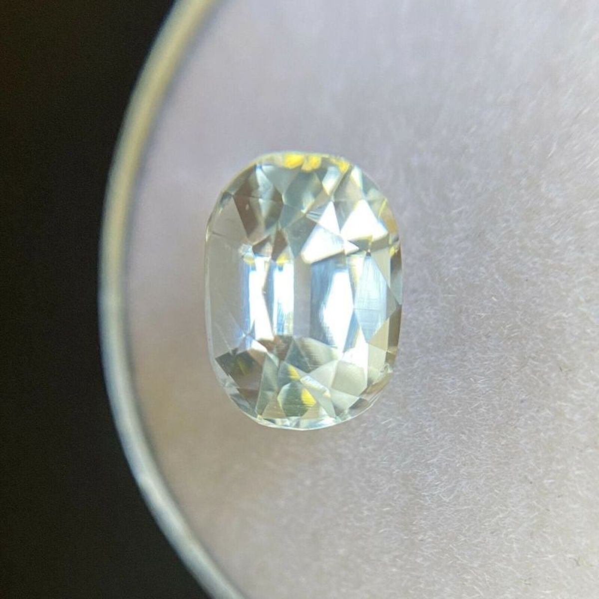 Natürlicher hellblauer Aquamarin 2,12 Karat Fancy Cushion Cut Loser Edelstein