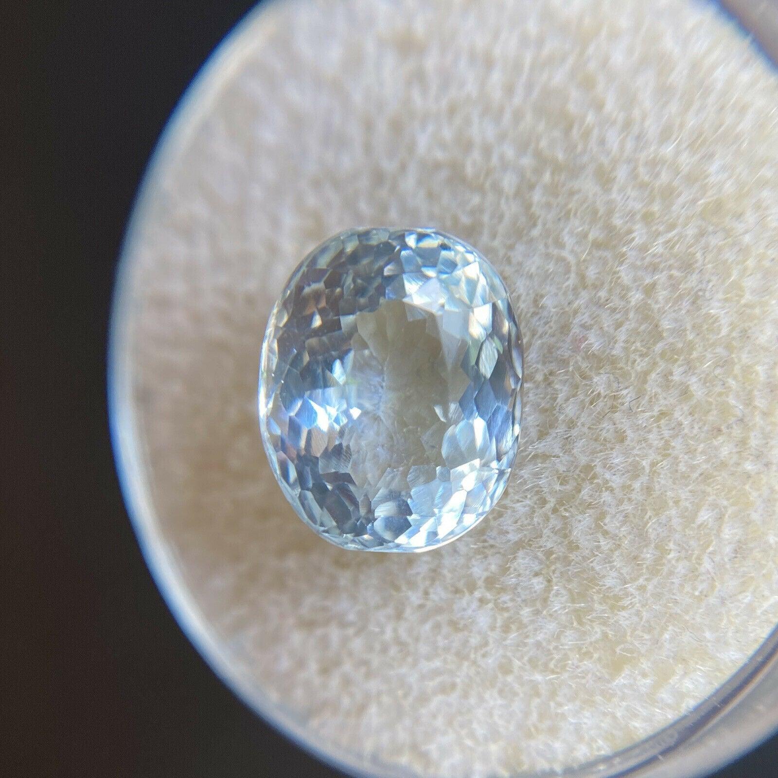 Natürlicher hellblauer Aquamarin 3,66ct Ovalschliff Loser Edelstein 10,3 x 8,5mm

Natürlicher blauer Aquamarin Edelstein. 
3.66 Karat mit einer schönen blauen Farbe und ausgezeichneter Reinheit. Ein sehr sauberes Kleinod. 
Außerdem hat er einen