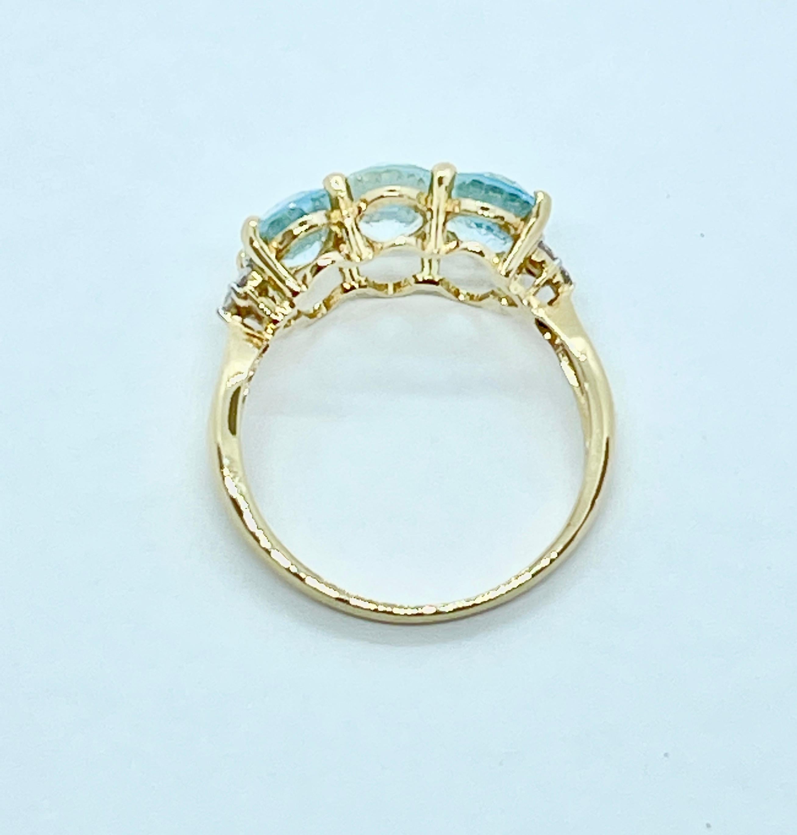 Natürlicher hellblauer Aquamarin Diamant Trilogy-Ring 9ct Gelbgold  im Angebot 9