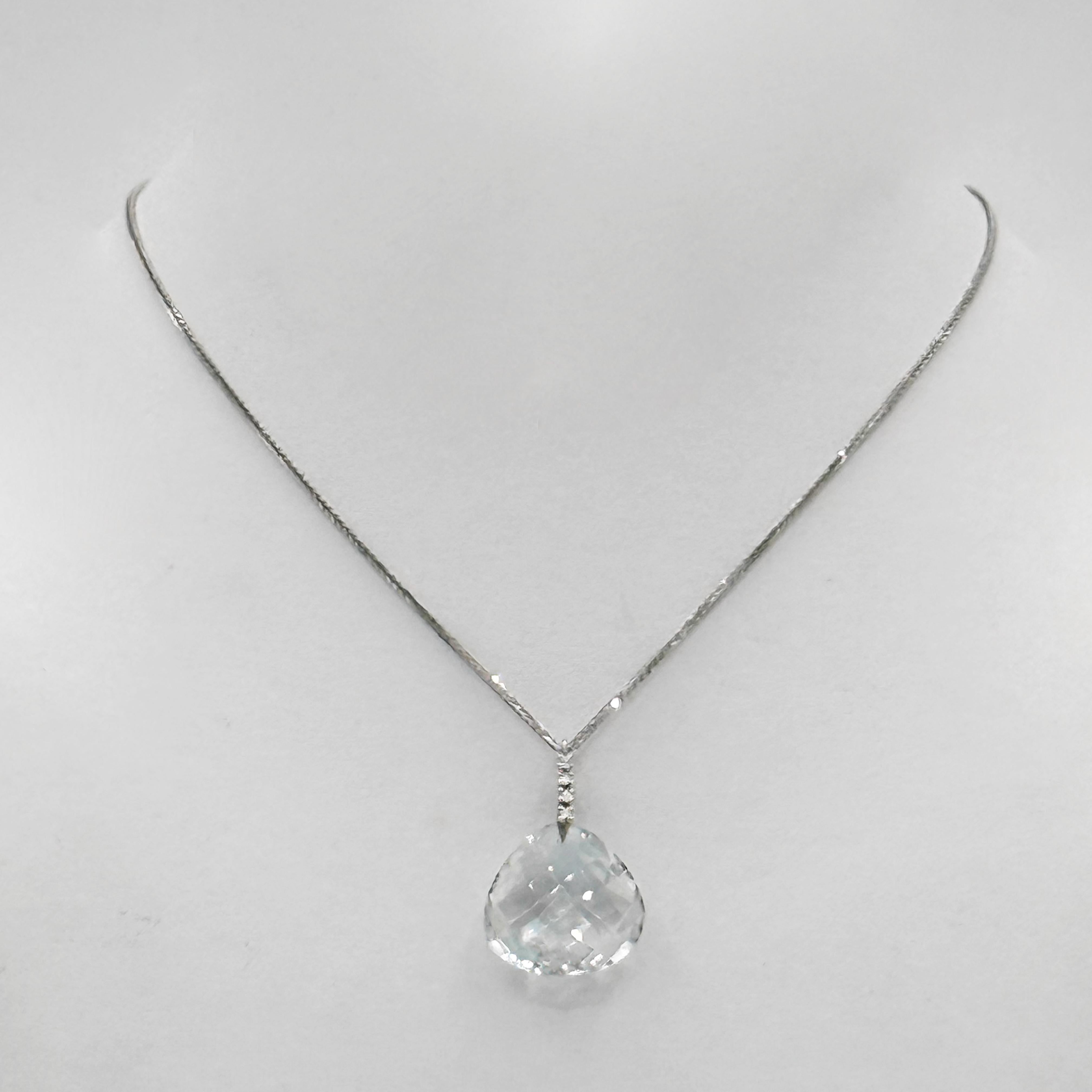 Collar Paradizia de Topacio Azul Claro Natural y Diamantes Corte pera en venta