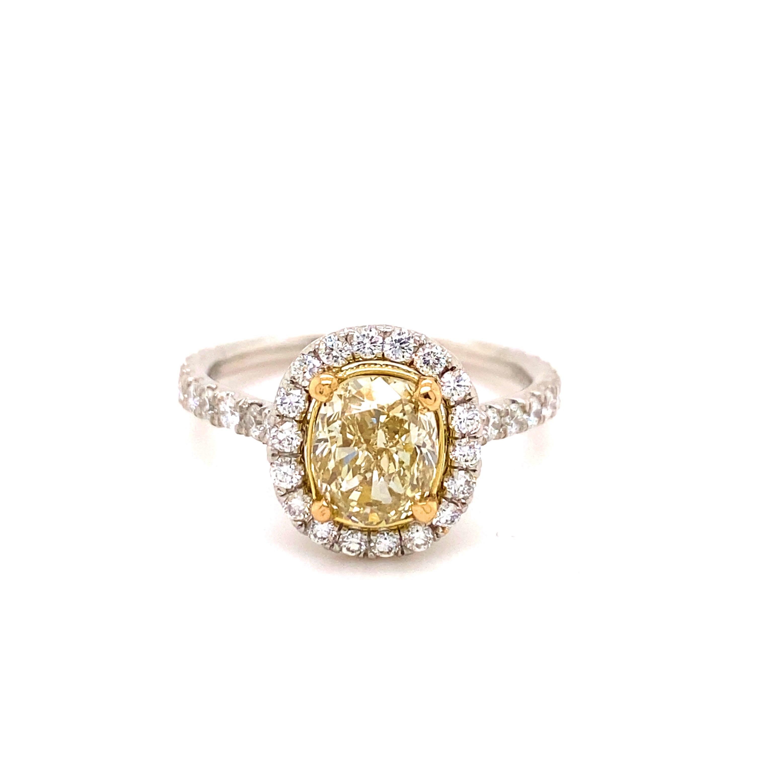 Women's Natural Light Fancy Yellow Oval 2.39 Tcw Platinum Engagement Ring For Sale